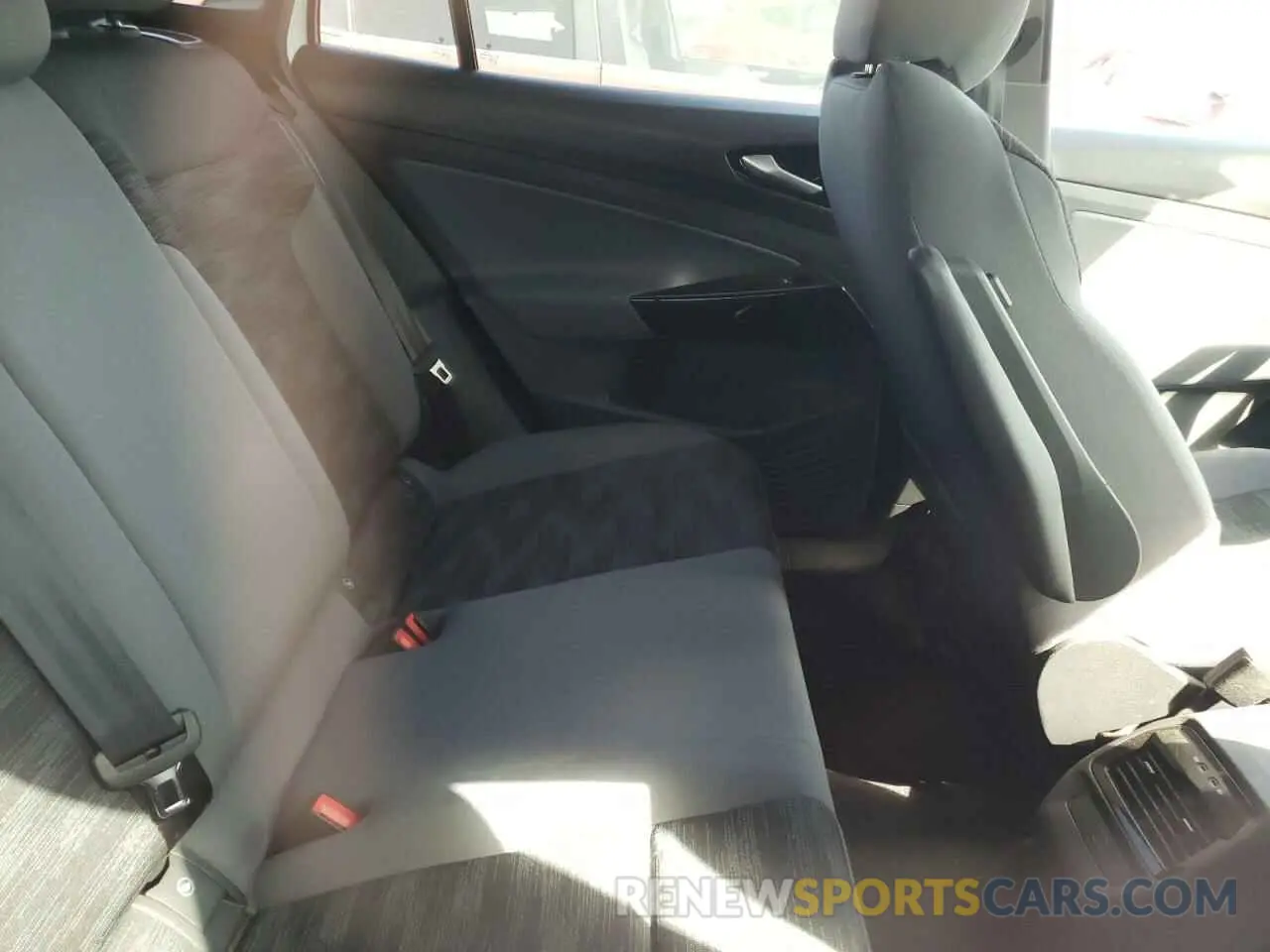 10 fotografías del automóvil dañado WVGJNPE29NP038412 VOLKSWAGEN ID.4 PRO 2022