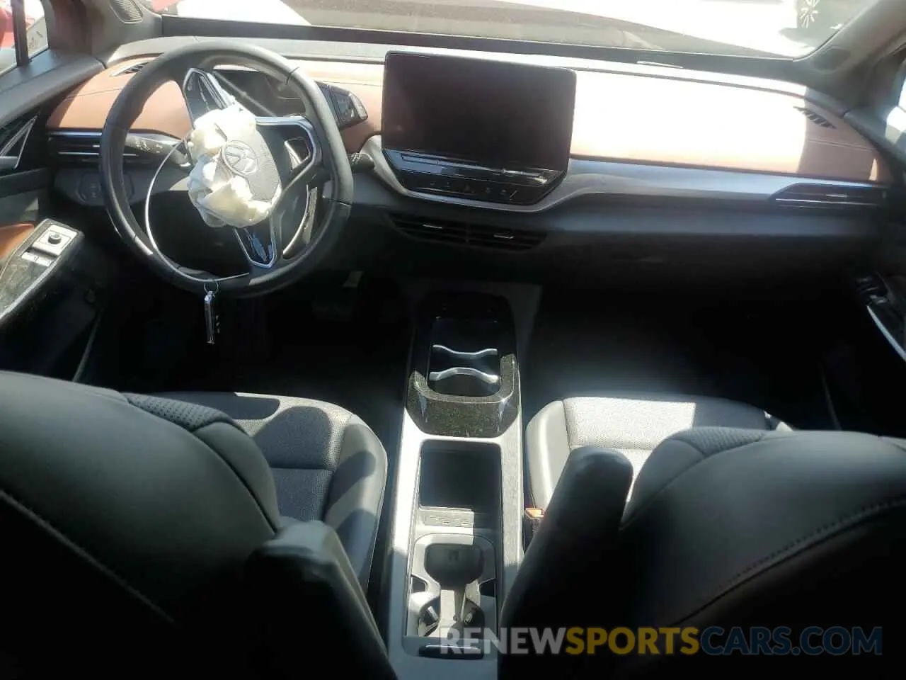 8 fotografías del automóvil dañado WVGKMPE29MP059900 VOLKSWAGEN ID.4 PRO S 2021