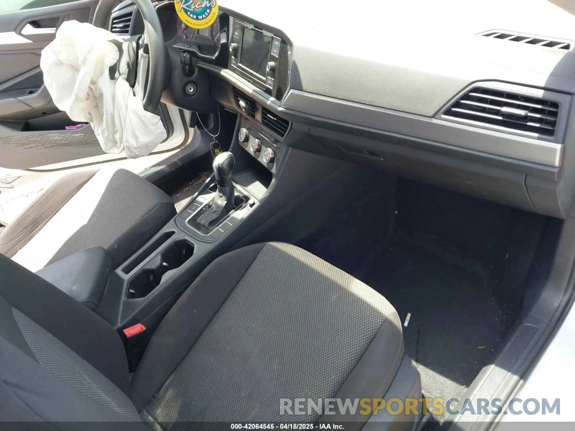 5 fotografías del automóvil dañado 3VWC57BU0KM153661 VOLKSWAGEN JETTA 2019