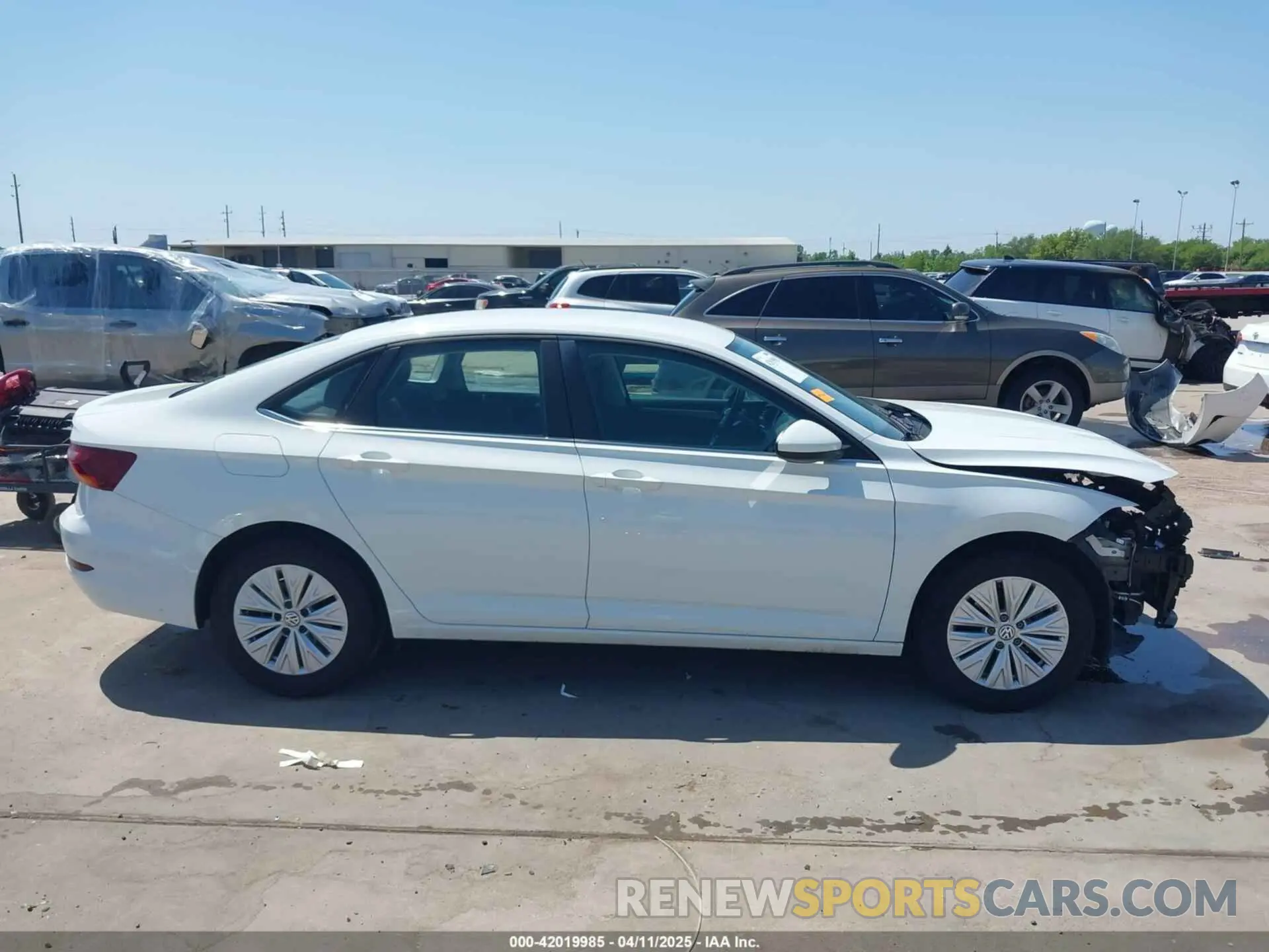 14 fotografías del automóvil dañado 3VWC57BU1KM055433 VOLKSWAGEN JETTA 2019