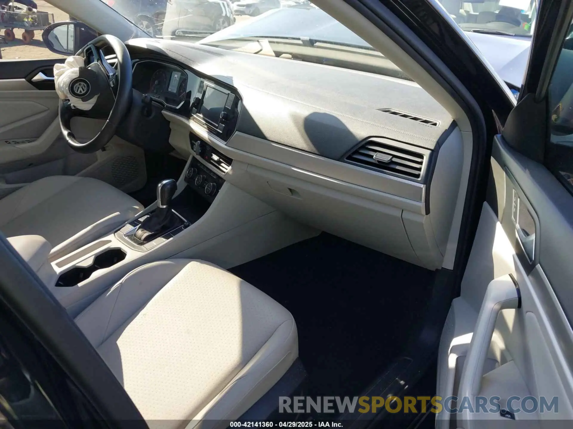 5 fotografías del automóvil dañado 3VWC57BU3KM030579 VOLKSWAGEN JETTA 2019
