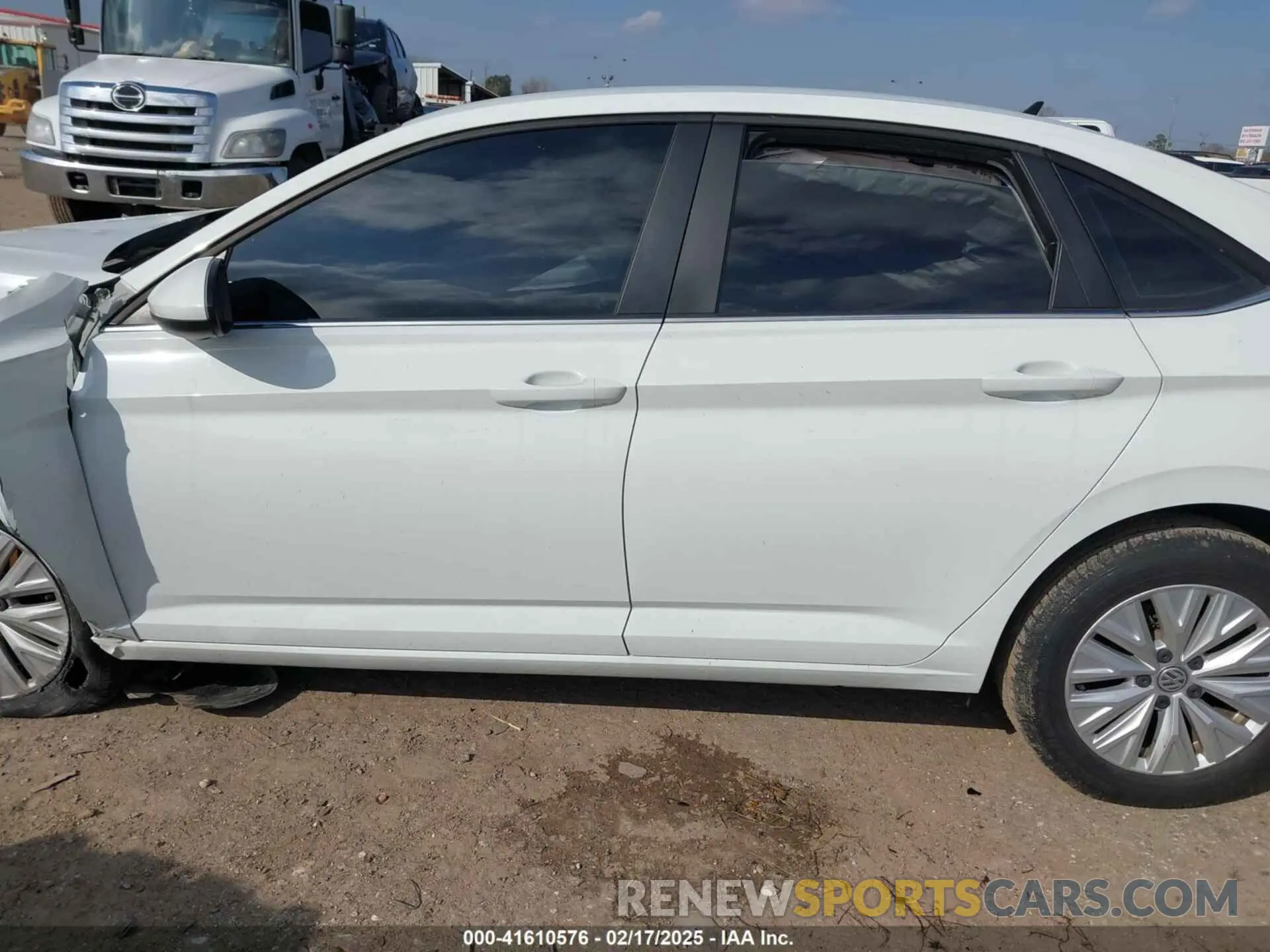 14 fotografías del automóvil dañado 3VWC57BU4KM074381 VOLKSWAGEN JETTA 2019