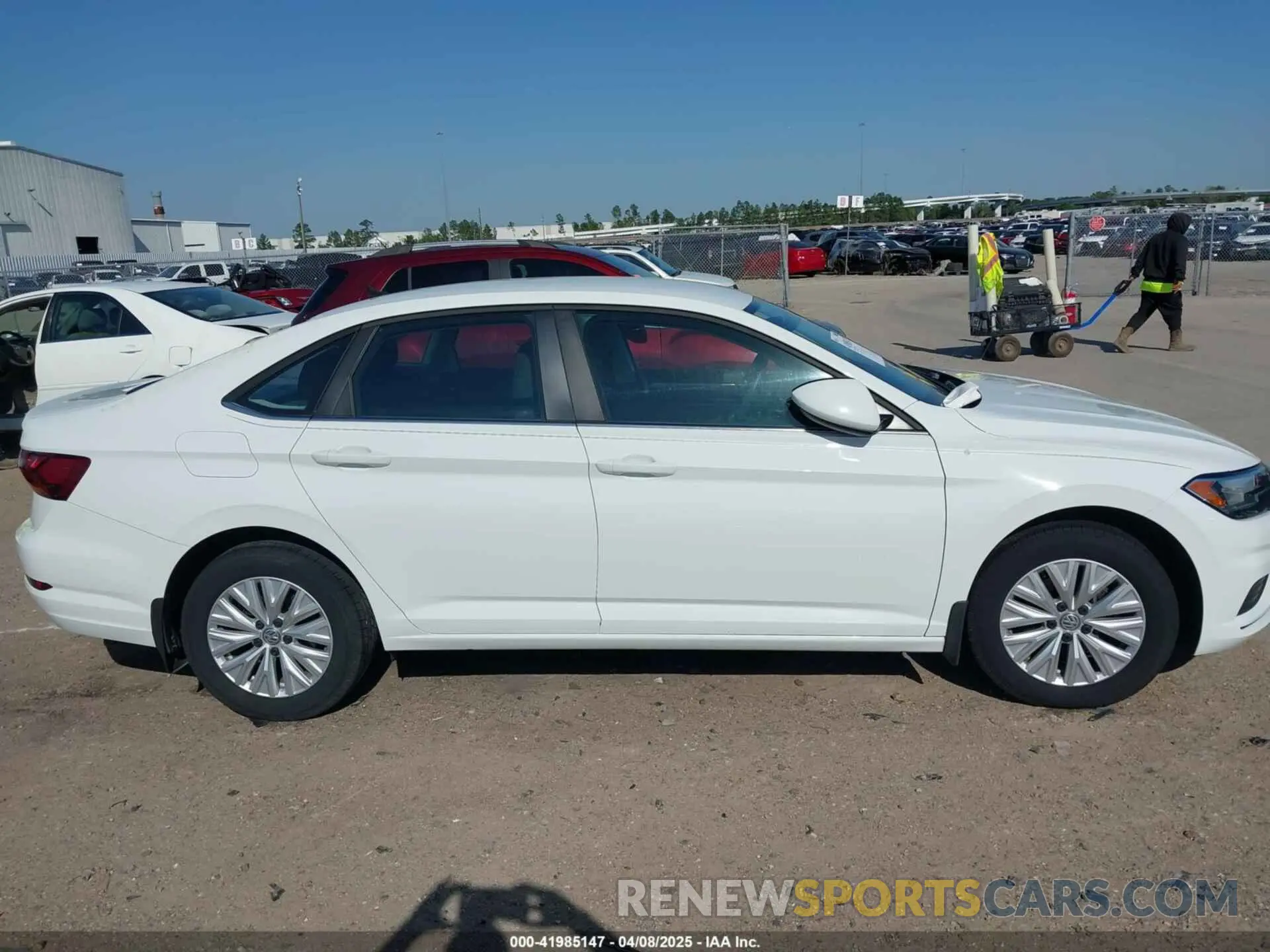 13 fotografías del automóvil dañado 3VWCB7BU0KM211874 VOLKSWAGEN JETTA 2019