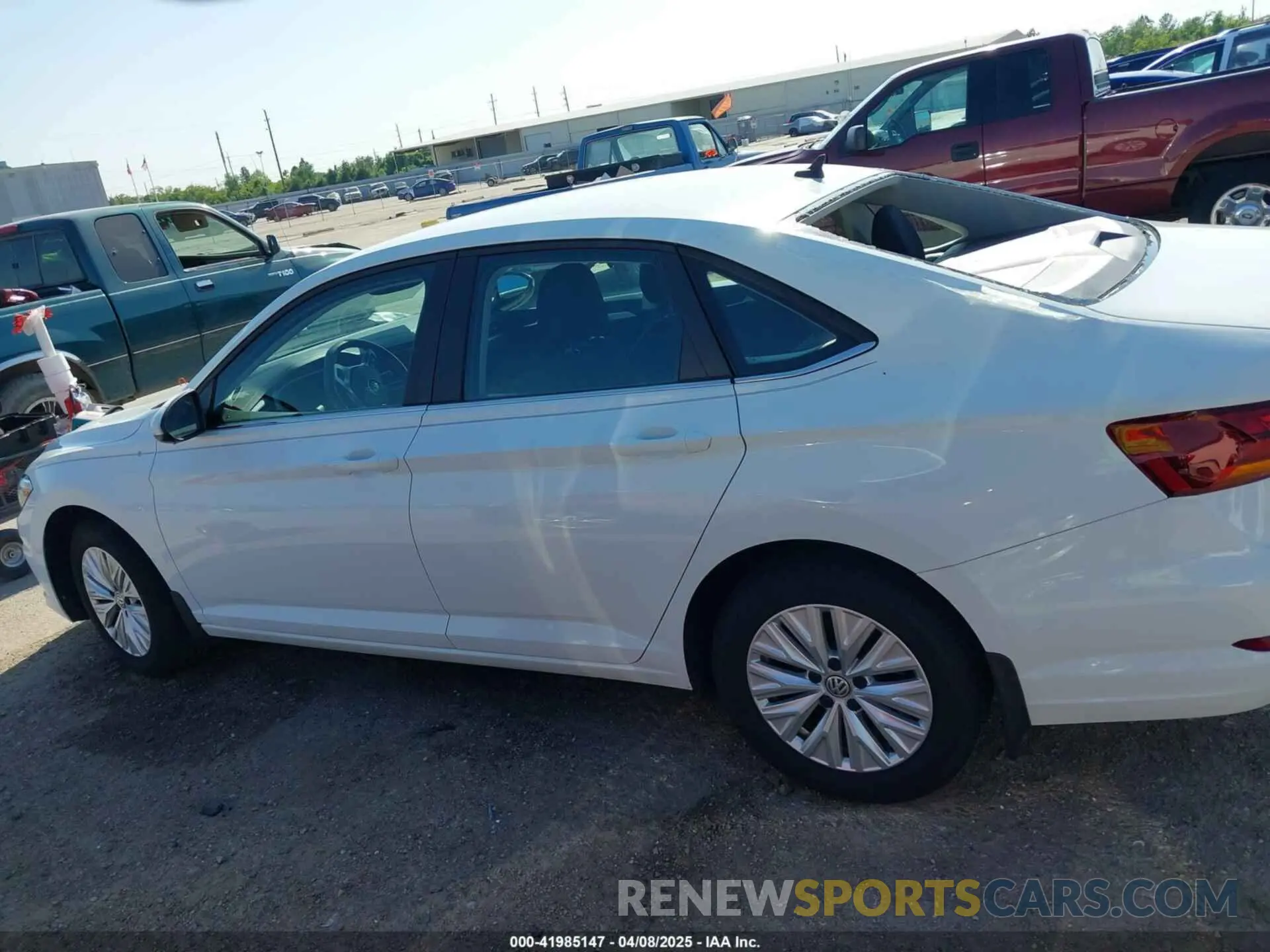14 fotografías del automóvil dañado 3VWCB7BU0KM211874 VOLKSWAGEN JETTA 2019