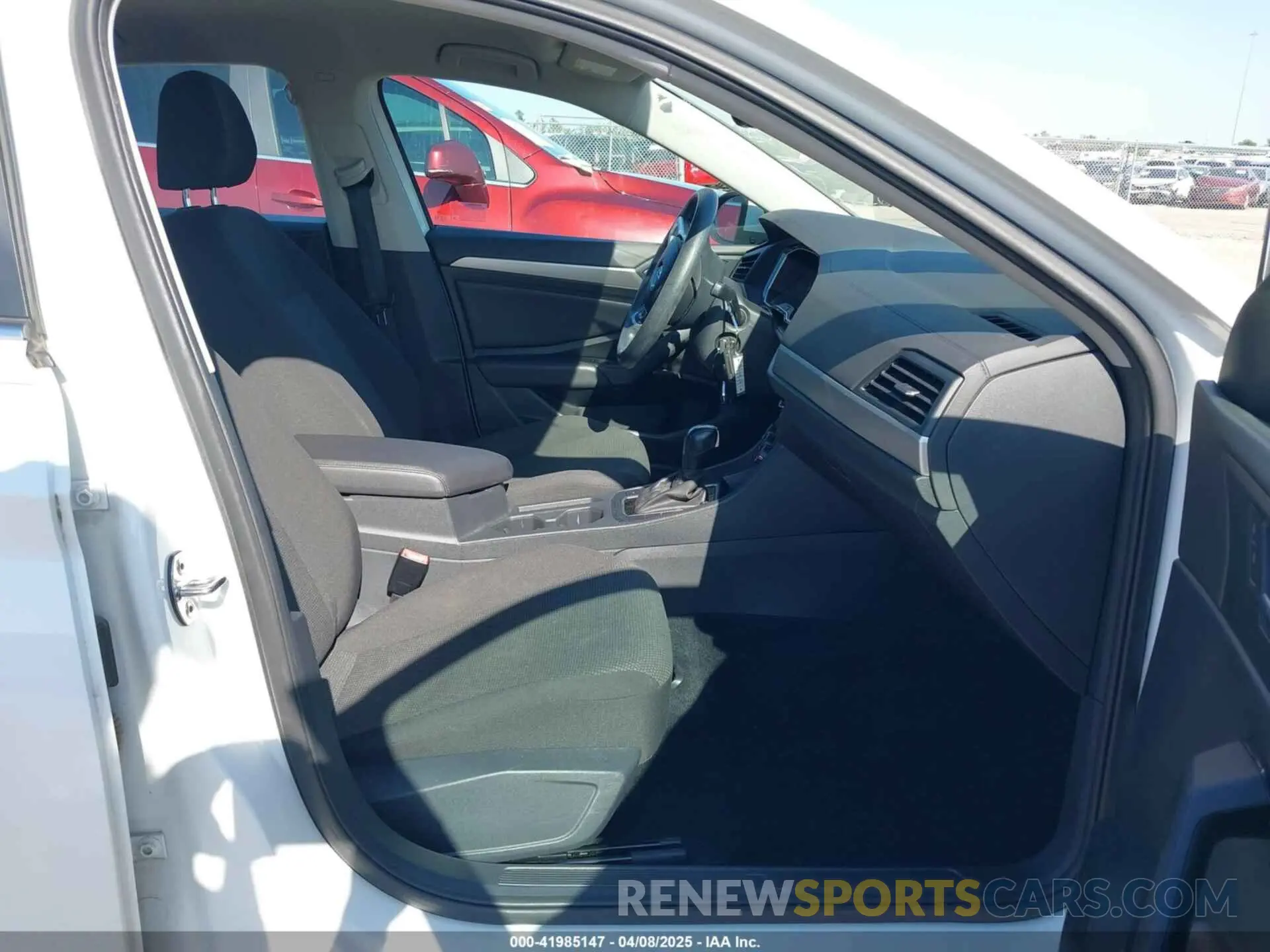 5 fotografías del automóvil dañado 3VWCB7BU0KM211874 VOLKSWAGEN JETTA 2019