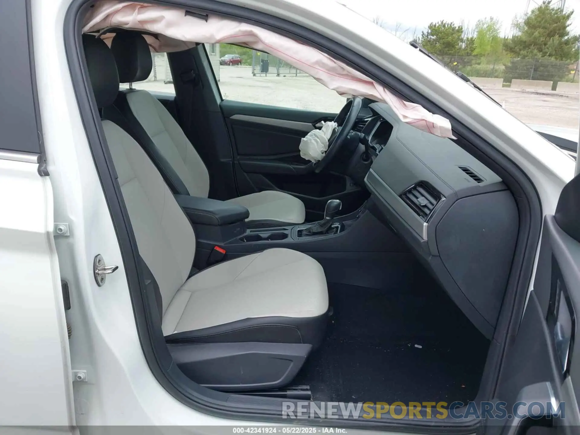 5 fotografías del automóvil dañado 3VWCB7BU4KM190205 VOLKSWAGEN JETTA 2019
