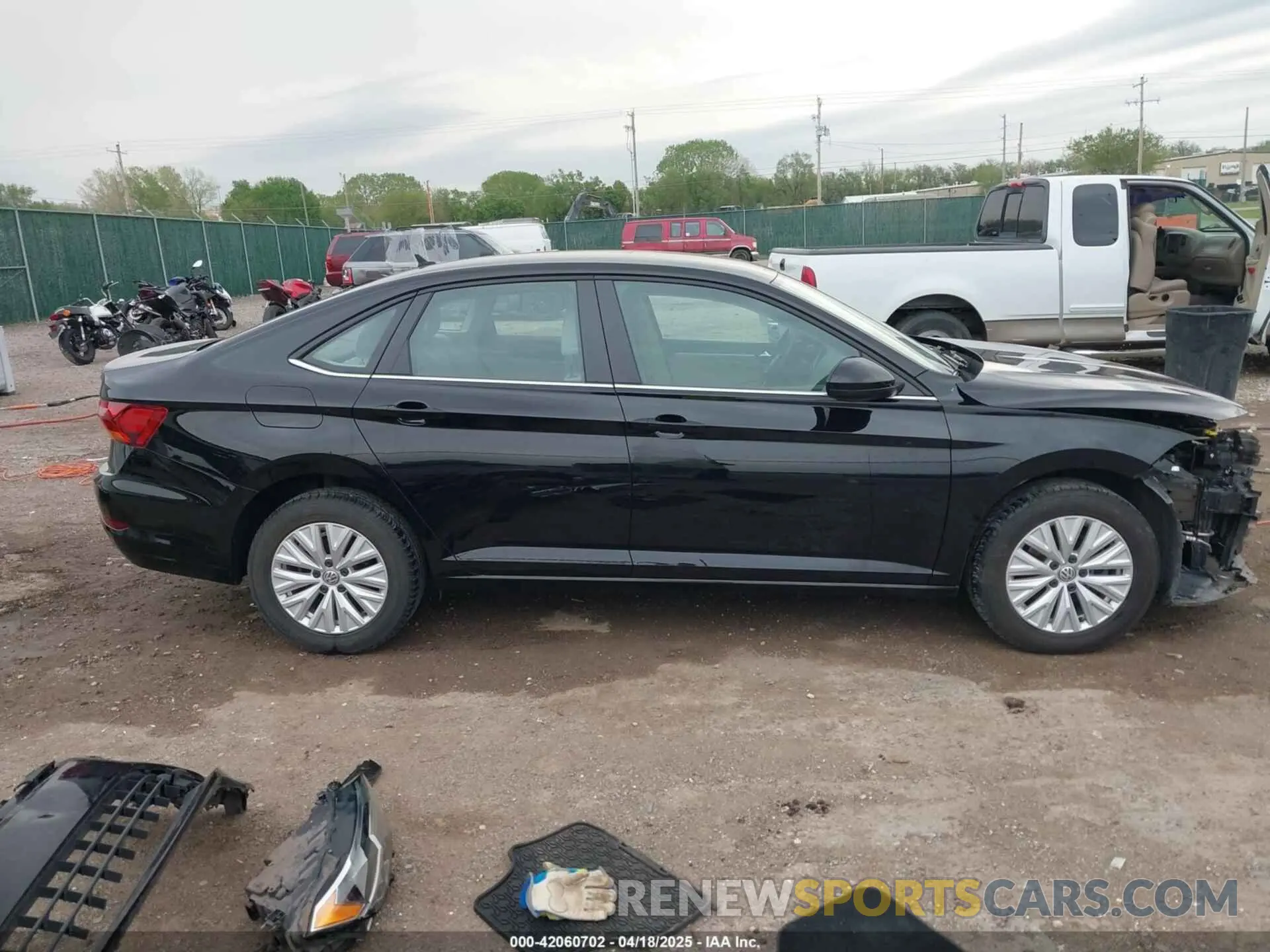 14 fotografías del automóvil dañado 3VWCB7BU4KM214776 VOLKSWAGEN JETTA 2019