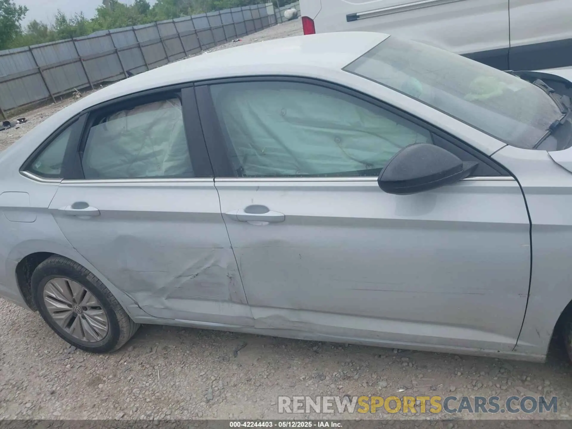 13 fotografías del automóvil dañado 3VWCB7BU9KM142909 VOLKSWAGEN JETTA 2019