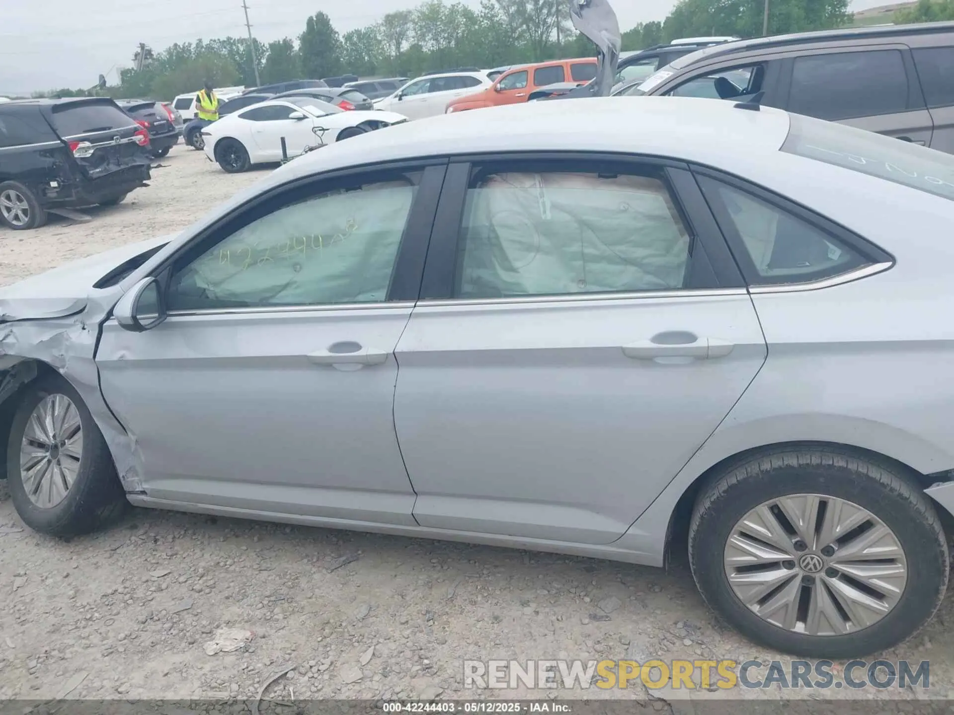 14 fotografías del automóvil dañado 3VWCB7BU9KM142909 VOLKSWAGEN JETTA 2019