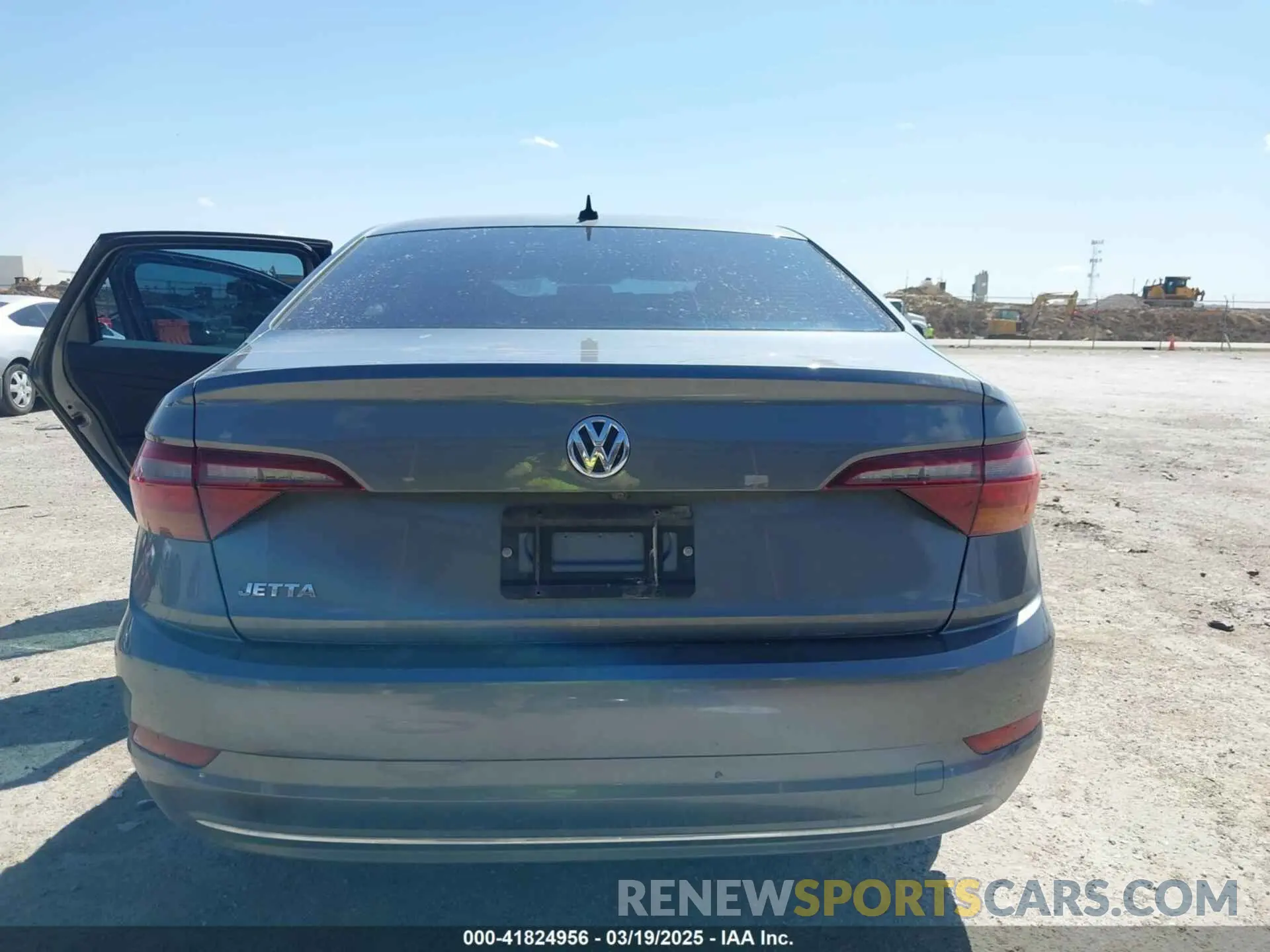 17 fotografías del automóvil dañado 3VWCB7BU9KM216300 VOLKSWAGEN JETTA 2019