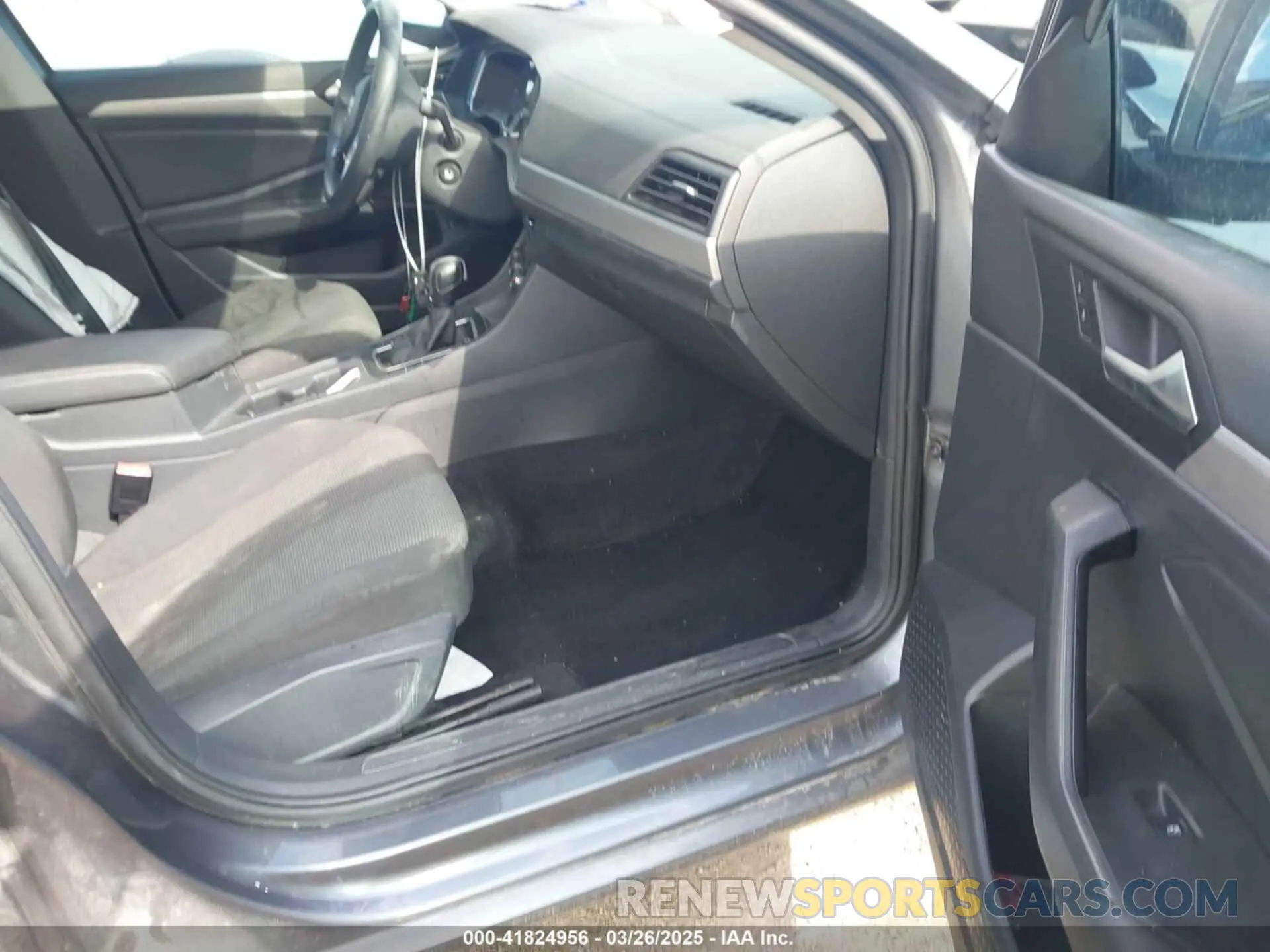 5 fotografías del automóvil dañado 3VWCB7BU9KM216300 VOLKSWAGEN JETTA 2019