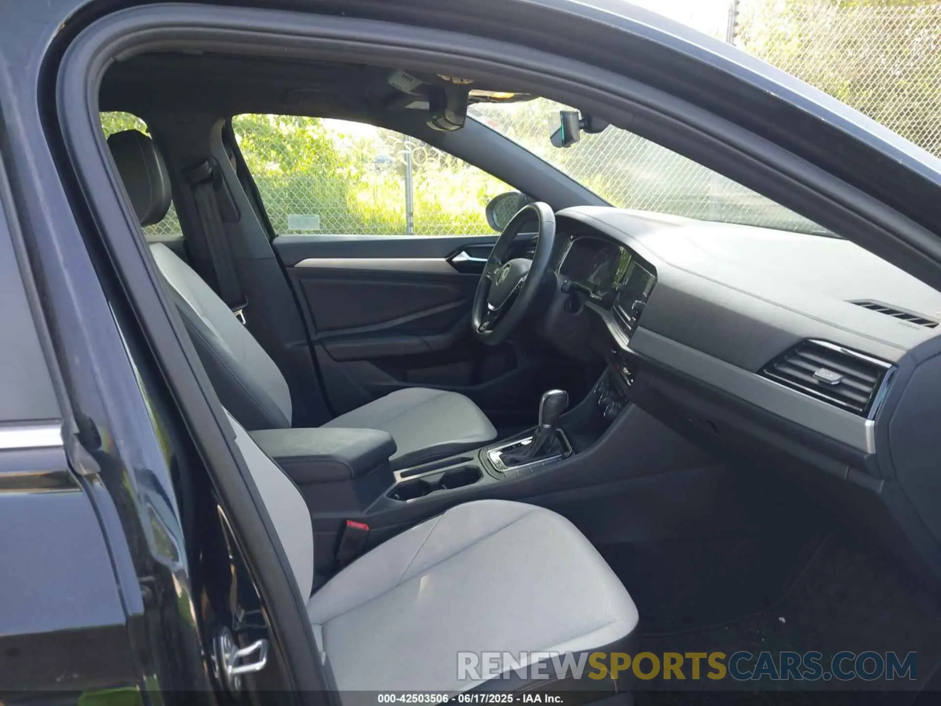5 fotografías del automóvil dañado 3VWCB7BU9KM272513 VOLKSWAGEN JETTA 2019