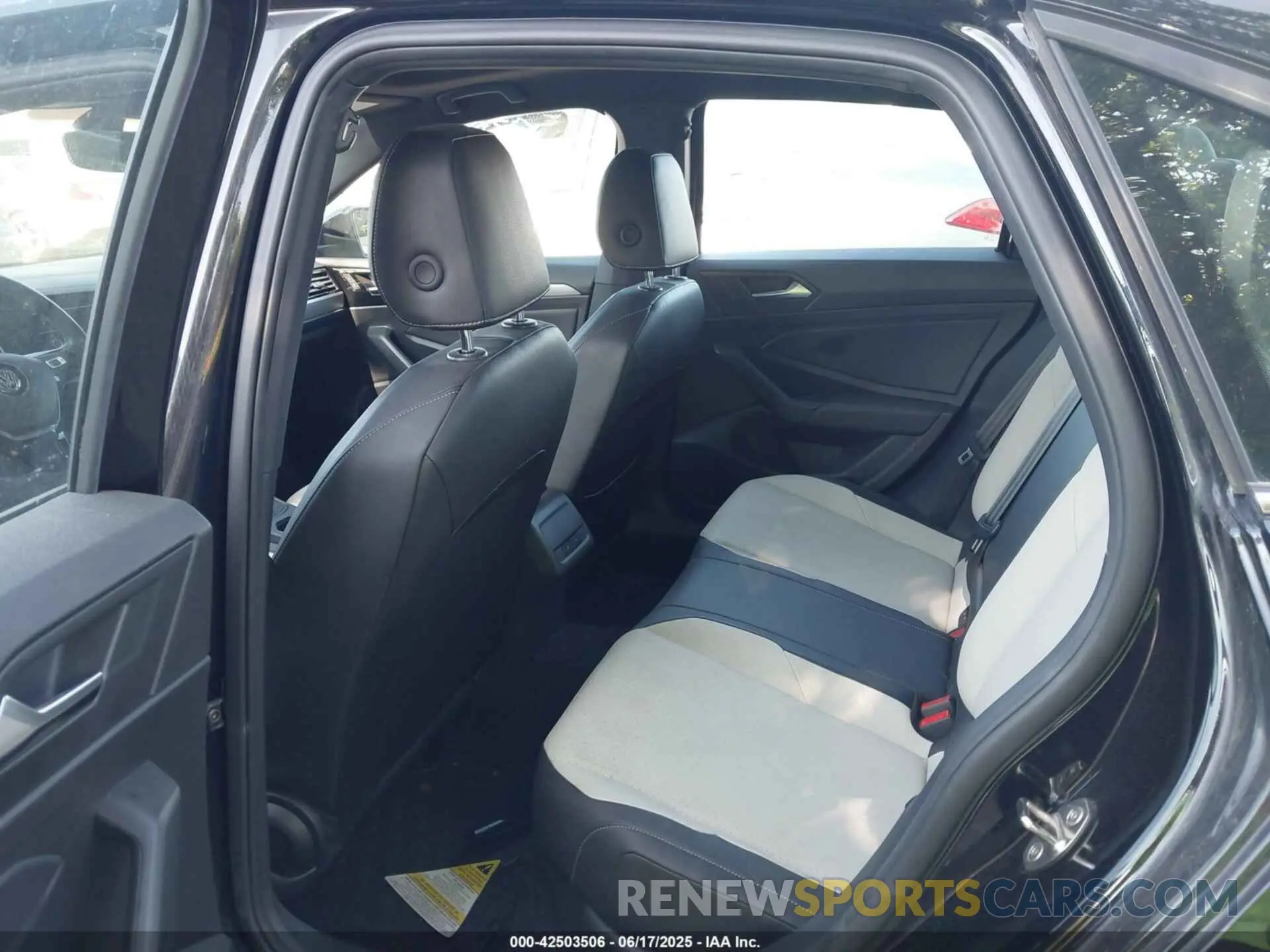 8 fotografías del automóvil dañado 3VWCB7BU9KM272513 VOLKSWAGEN JETTA 2019