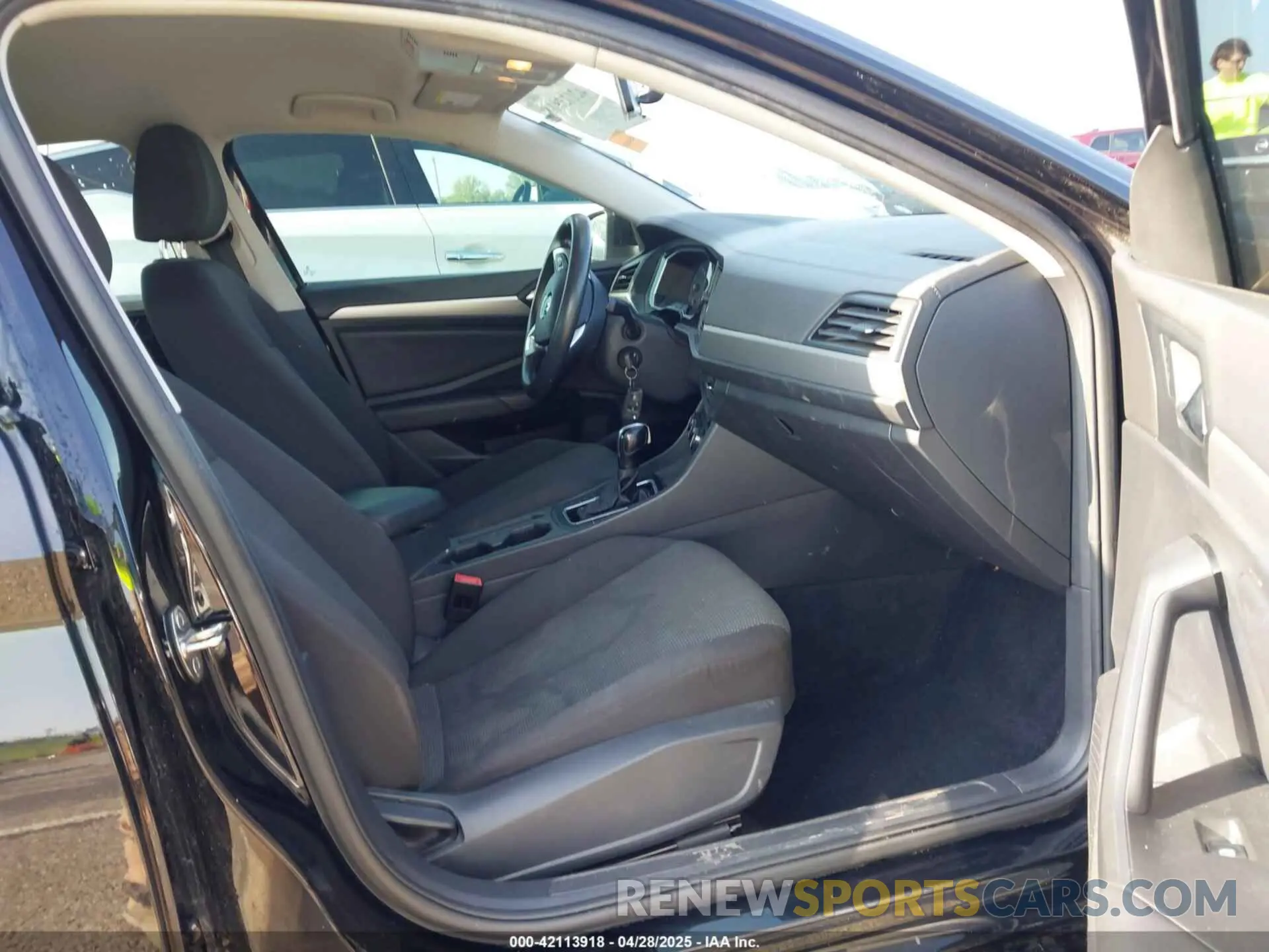 5 fotografías del automóvil dañado 3VWCB7BU0LM035734 VOLKSWAGEN JETTA 2020