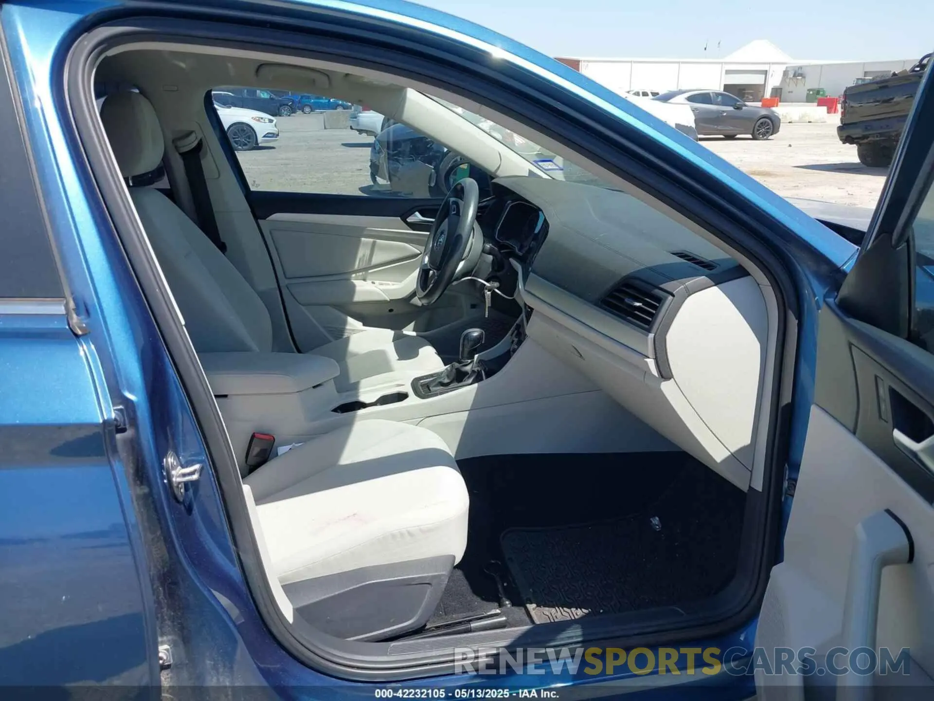 5 fotografías del automóvil dañado 3VWCB7BU2LM076835 VOLKSWAGEN JETTA 2020