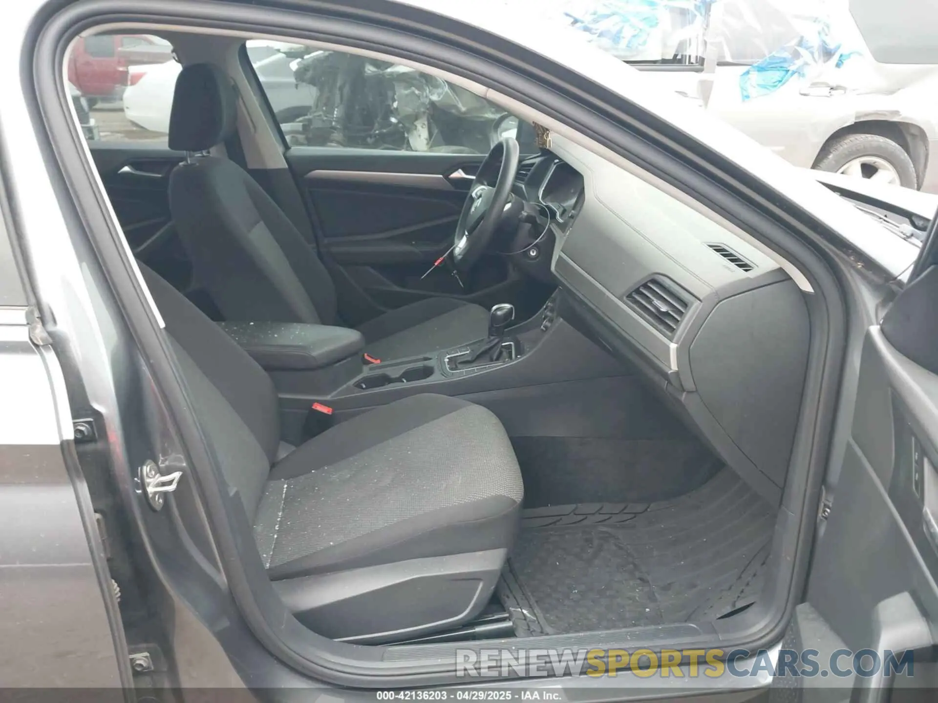5 fotografías del automóvil dañado 3VWCB7BU7LM030563 VOLKSWAGEN JETTA 2020