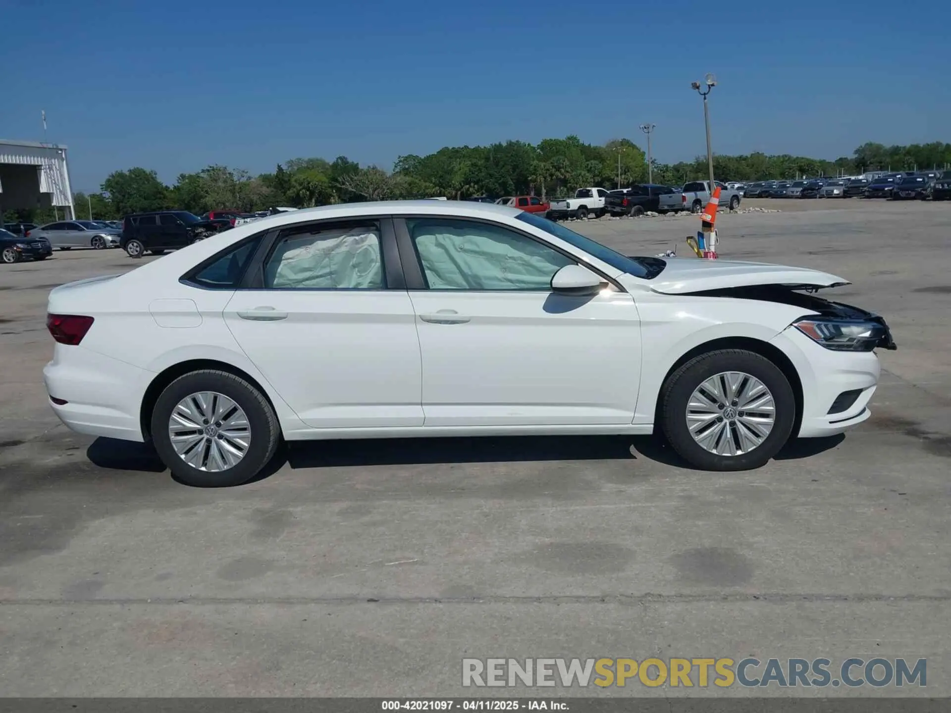 13 fotografías del automóvil dañado 3VWCB7BU7LM066351 VOLKSWAGEN JETTA 2020