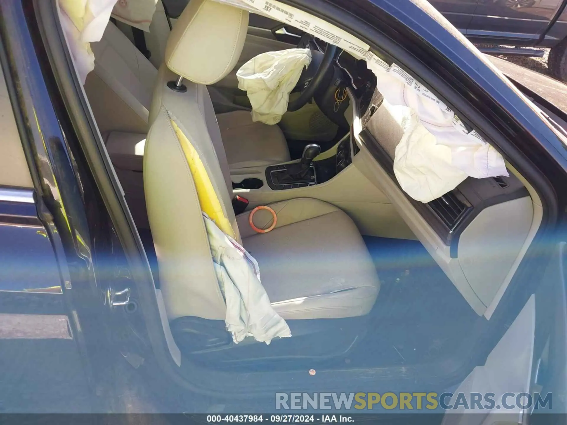 5 fotografías del automóvil dañado 3VWE57BU2LM093697 VOLKSWAGEN JETTA 2020