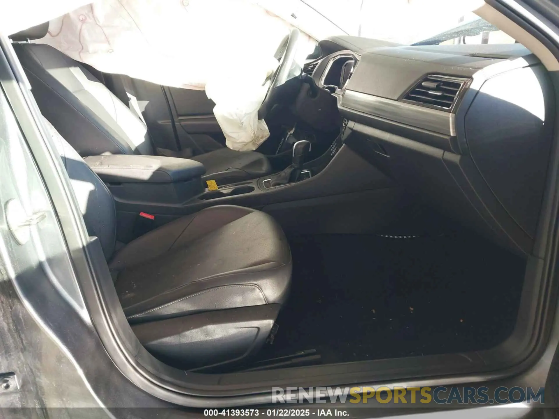 5 fotografías del automóvil dañado 3VWEB7BU3LM002428 VOLKSWAGEN JETTA 2020