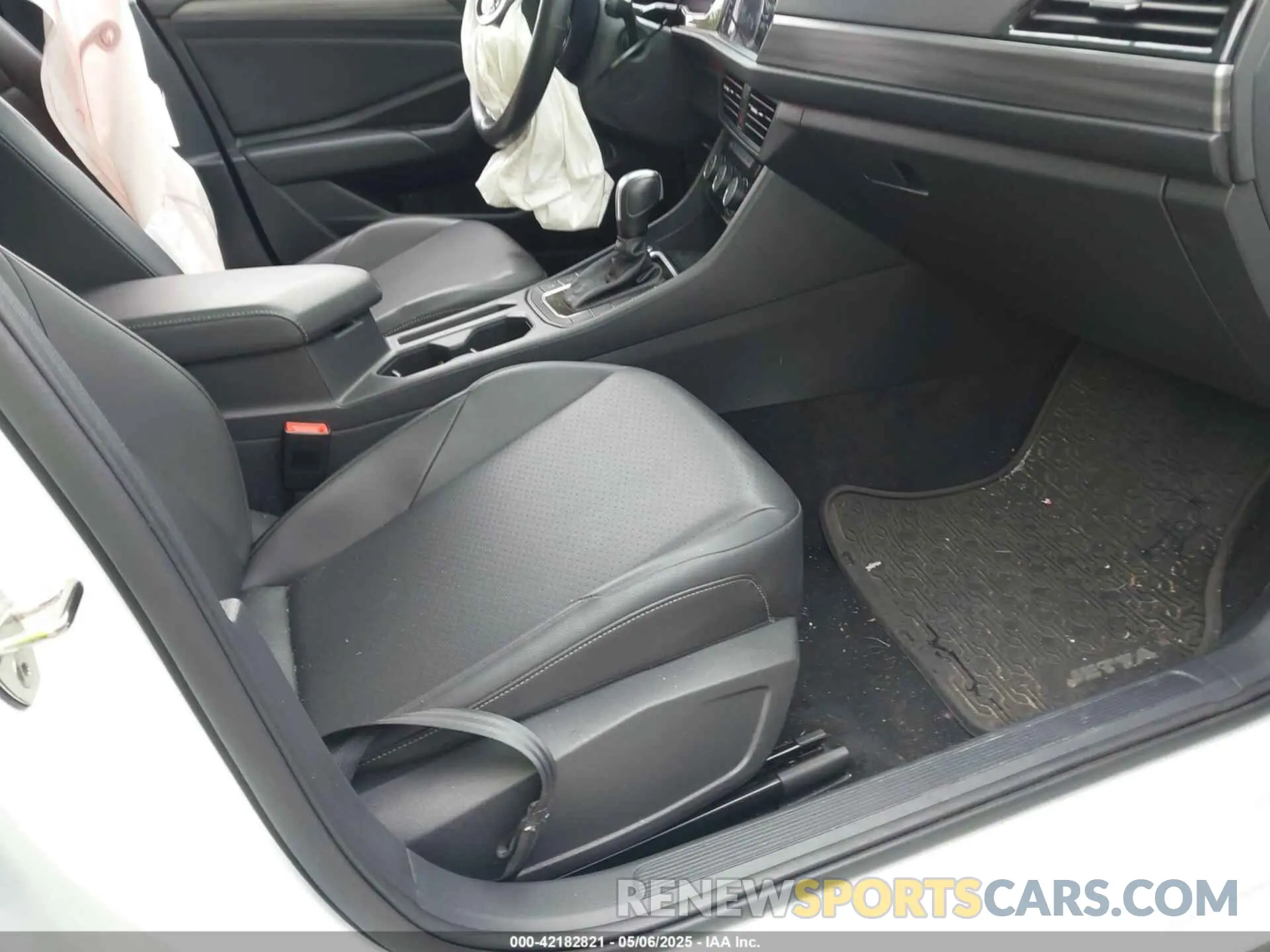 5 fotografías del automóvil dañado 3VWEB7BU4LM008013 VOLKSWAGEN JETTA 2020