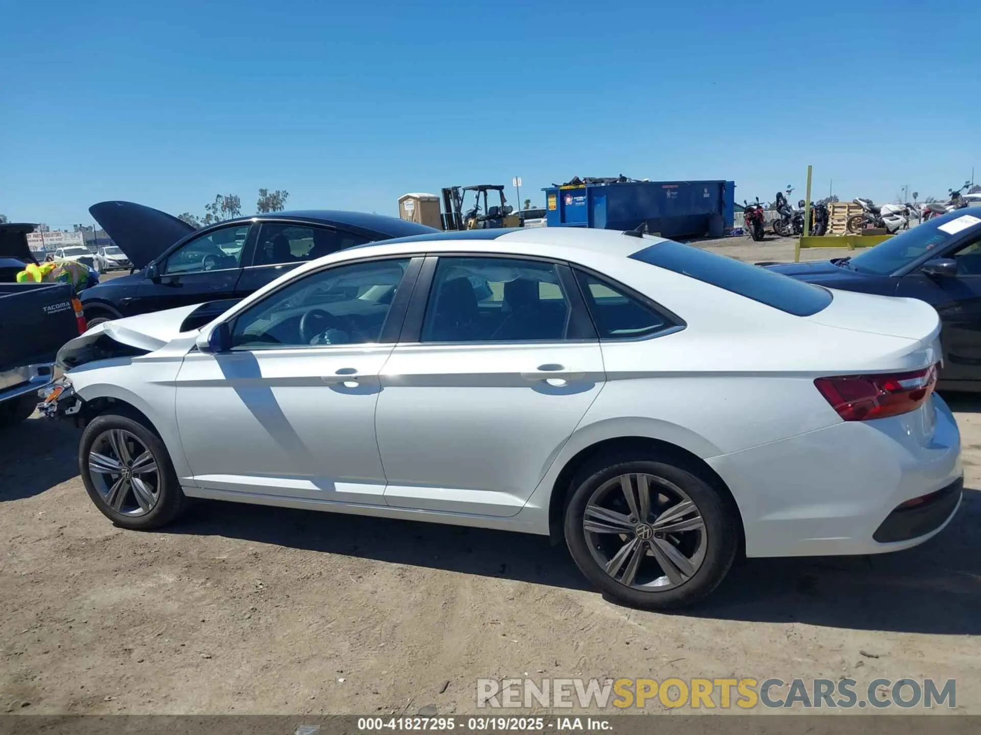 14 fotografías del automóvil dañado 3VW7M7BU0PM048694 VOLKSWAGEN JETTA 2023