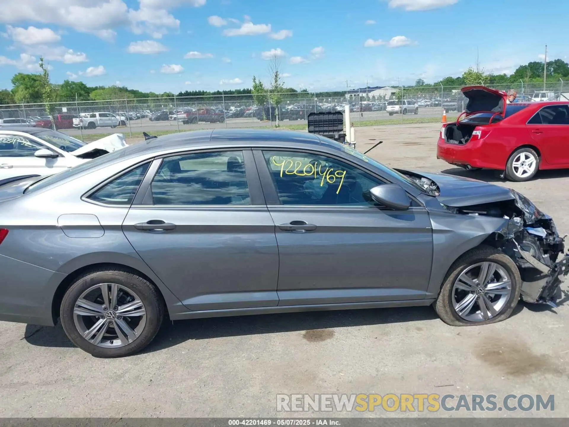 13 fotografías del automóvil dañado 3VW7M7BU0PM052048 VOLKSWAGEN JETTA 2023