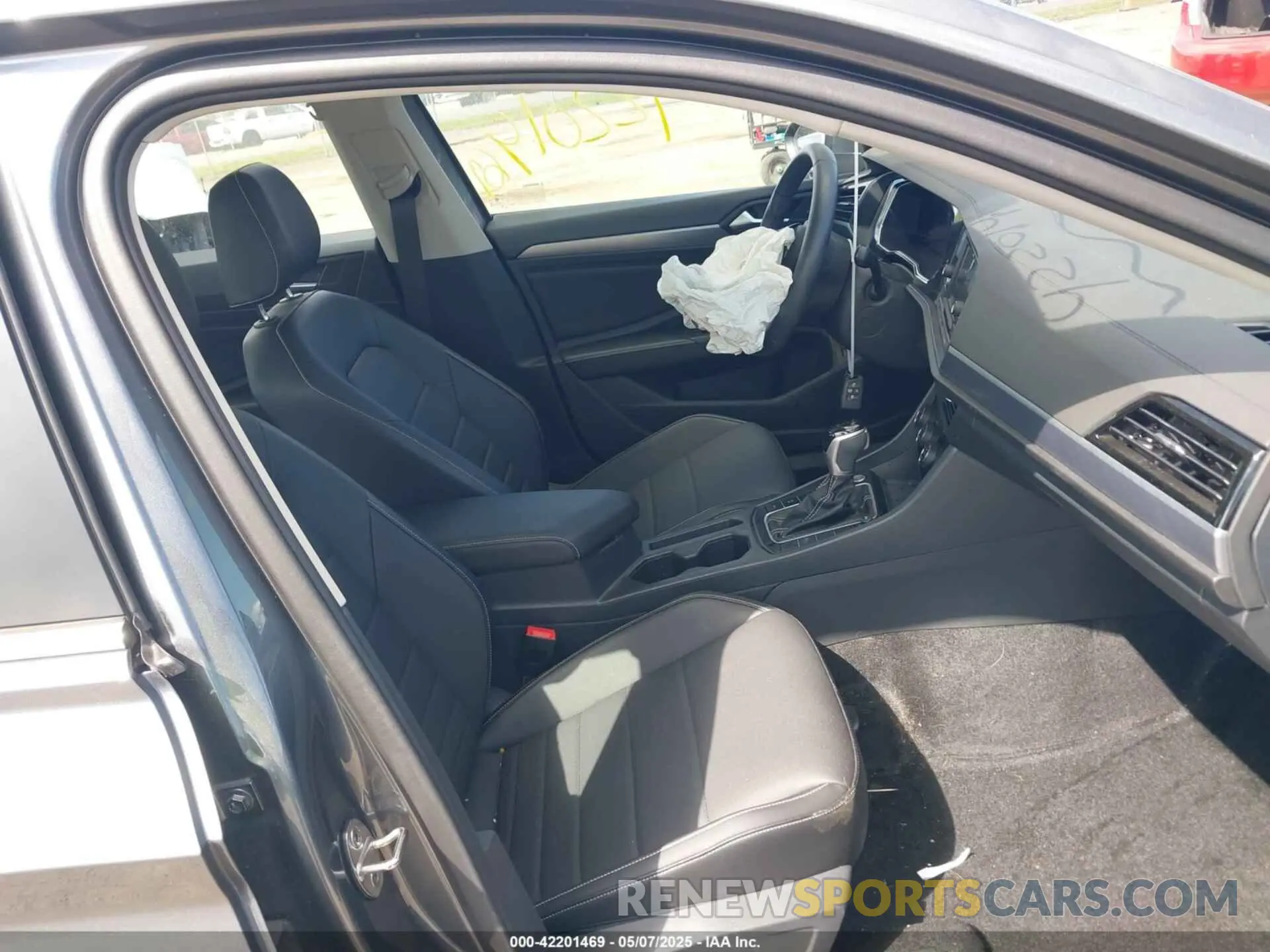 5 fotografías del automóvil dañado 3VW7M7BU0PM052048 VOLKSWAGEN JETTA 2023