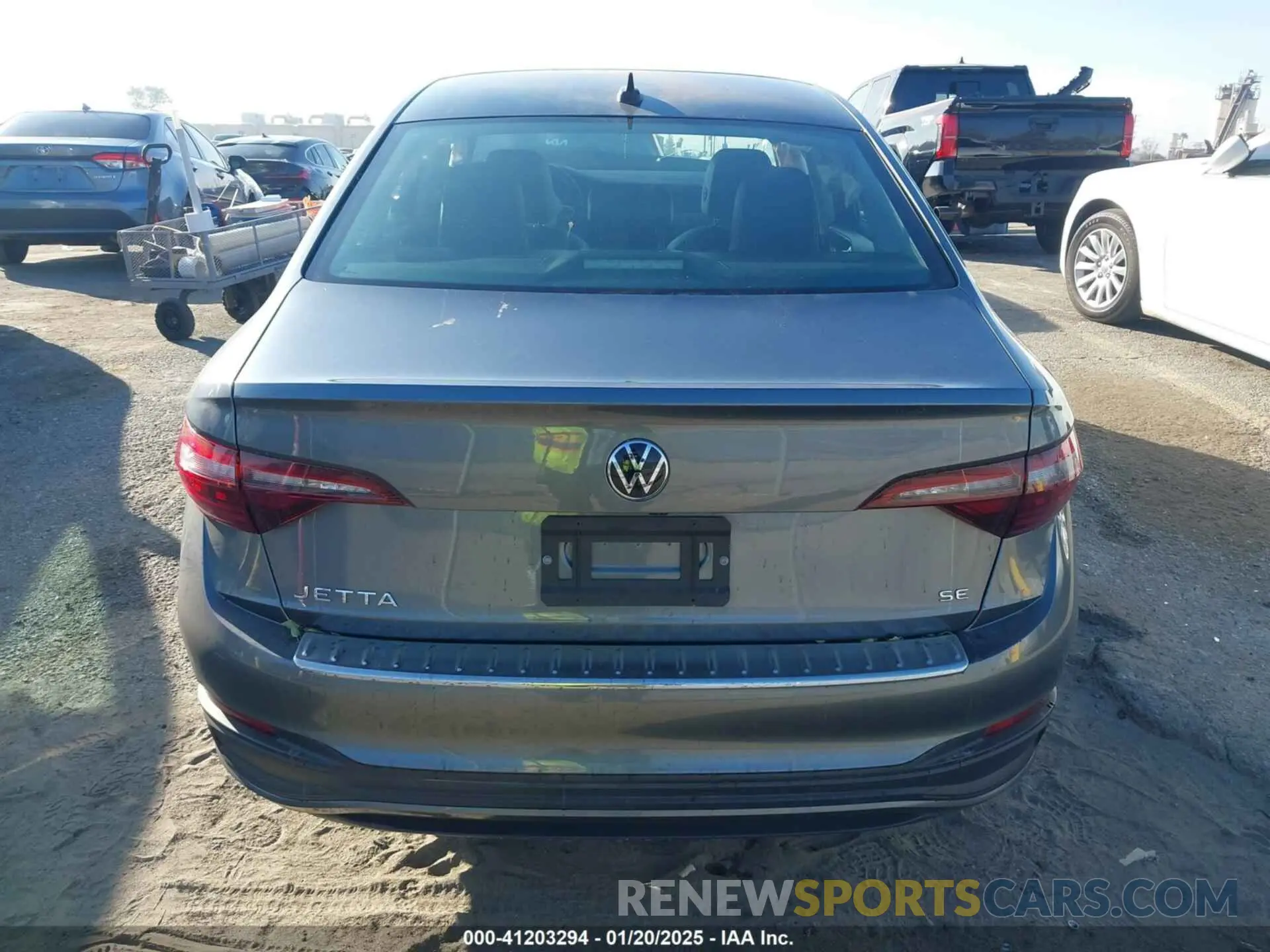 17 fotografías del automóvil dañado 3VW7M7BU8PM012395 VOLKSWAGEN JETTA 2023