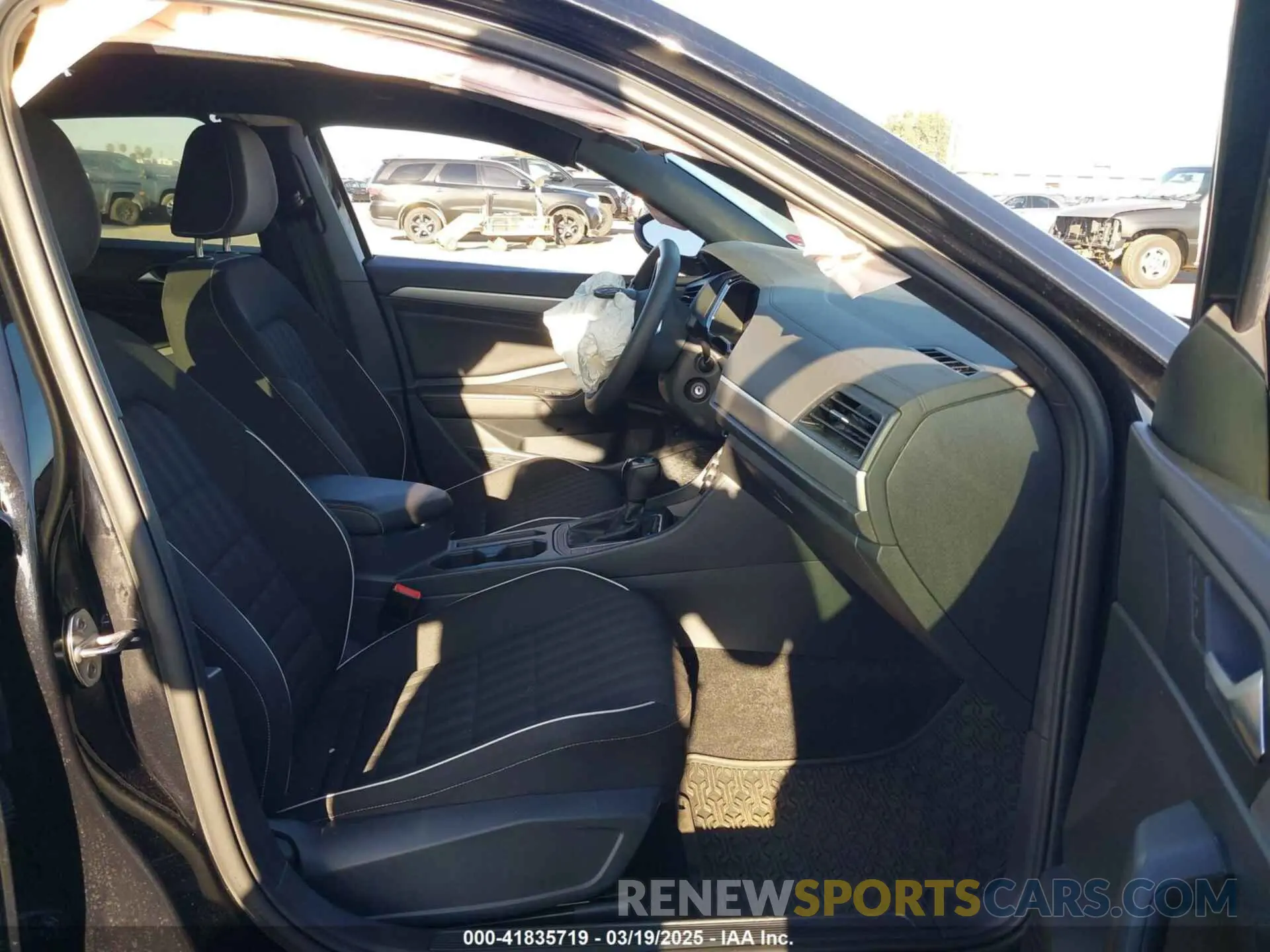 5 fotografías del automóvil dañado 3VWBM7BU0PM027726 VOLKSWAGEN JETTA 2023