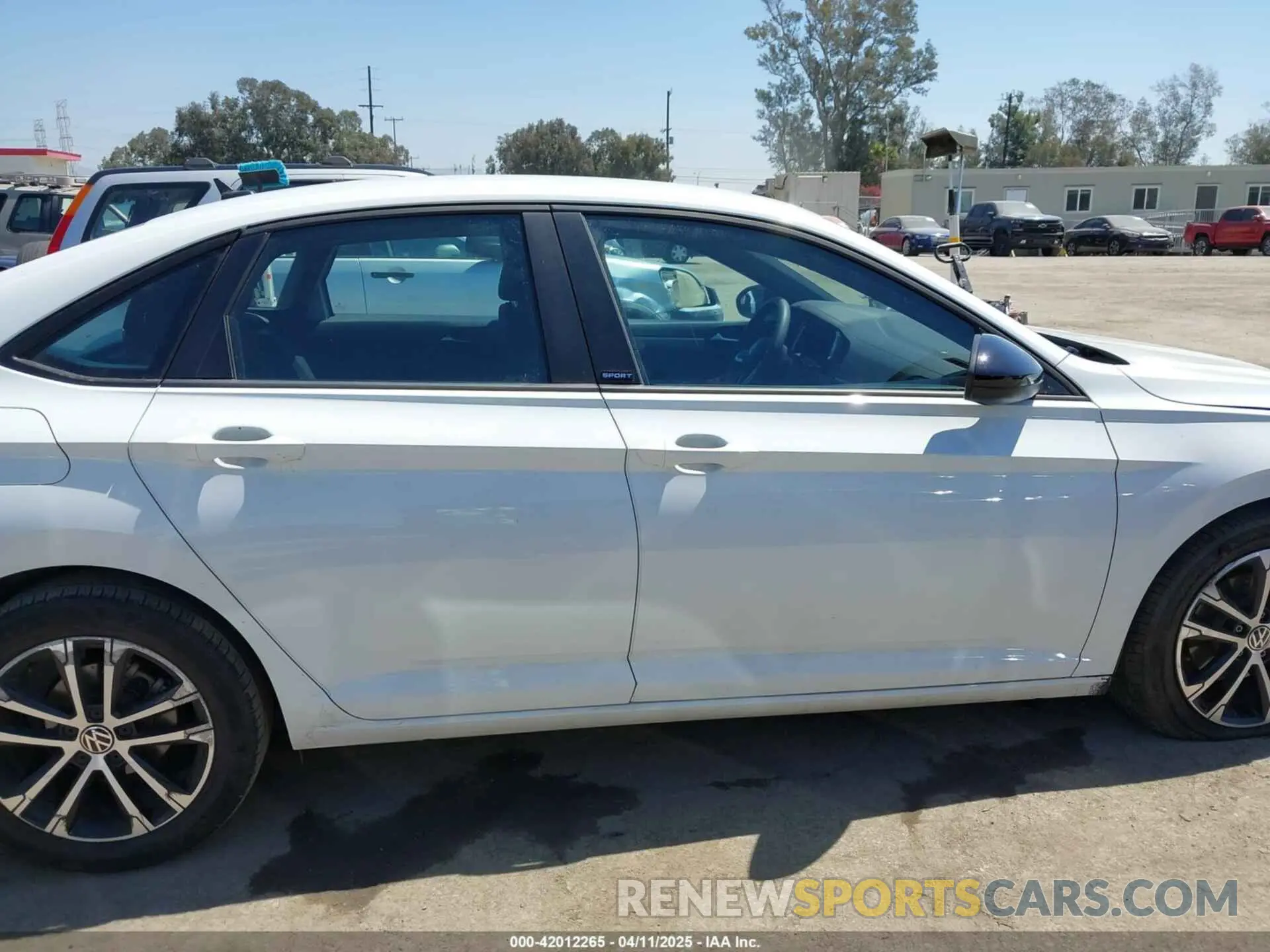 14 fotografías del automóvil dañado 3VWBM7BU4PM028958 VOLKSWAGEN JETTA 2023