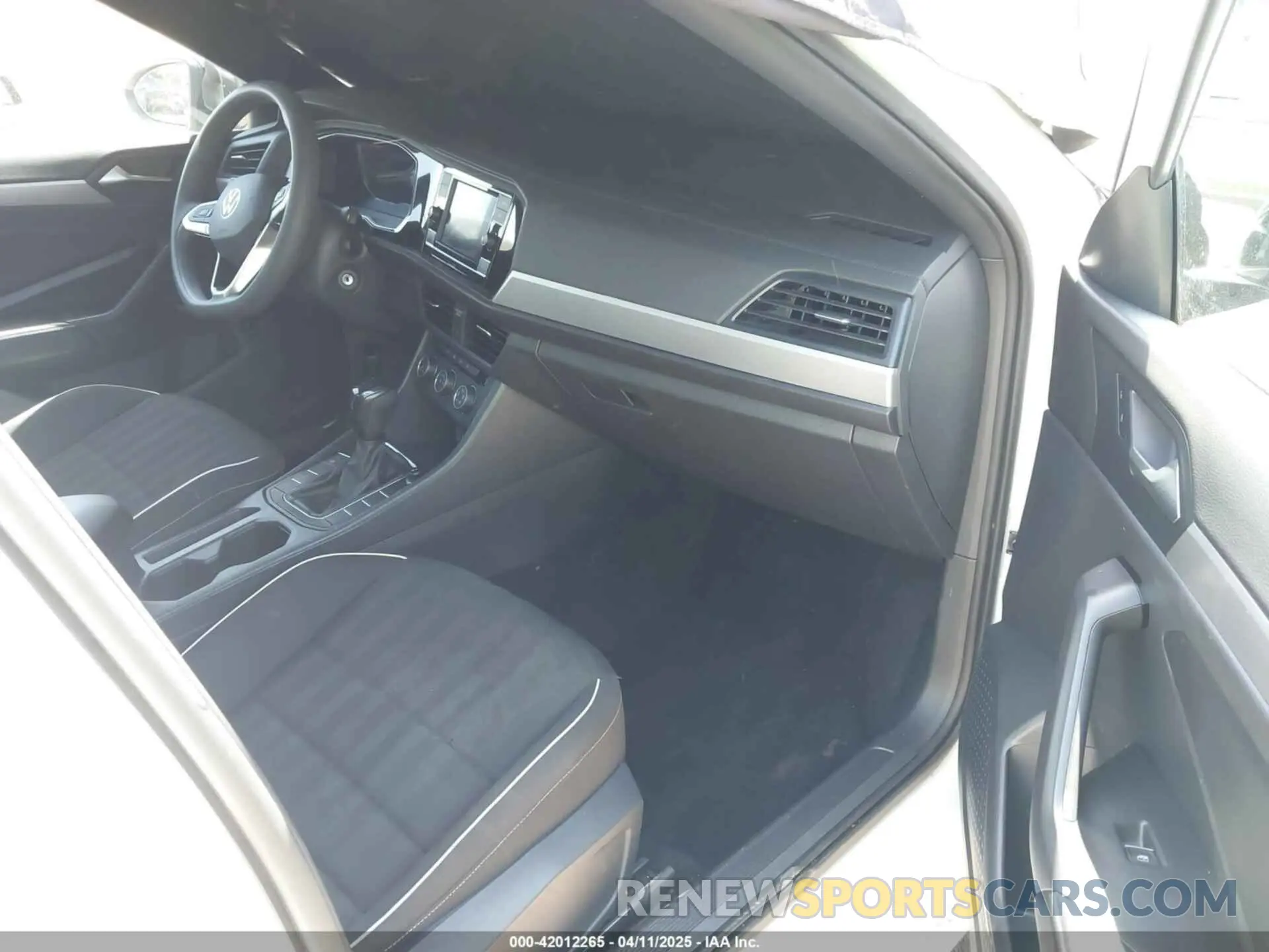 5 fotografías del automóvil dañado 3VWBM7BU4PM028958 VOLKSWAGEN JETTA 2023