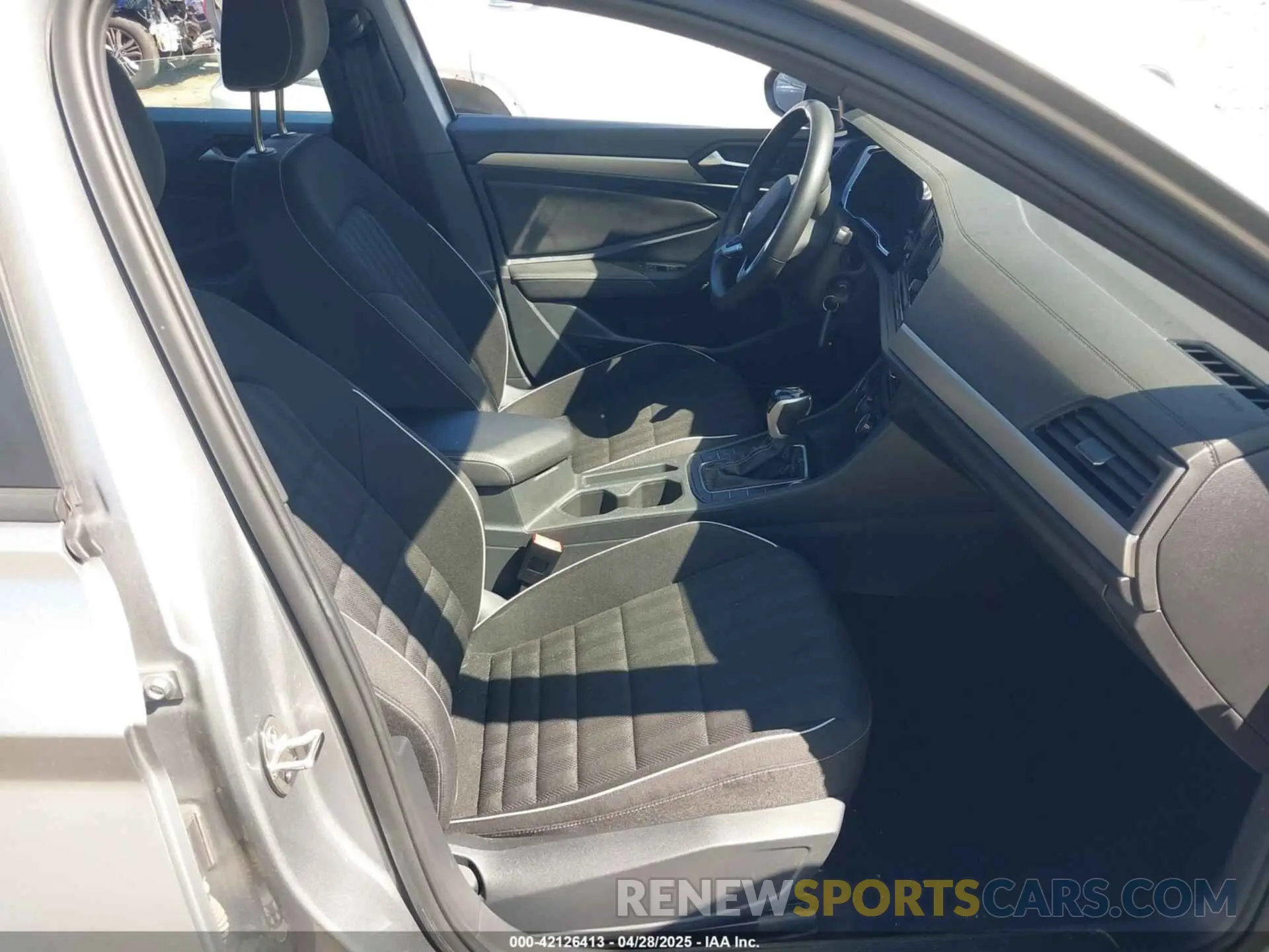 5 fotografías del automóvil dañado 3VWBM7BU6PM019212 VOLKSWAGEN JETTA 2023