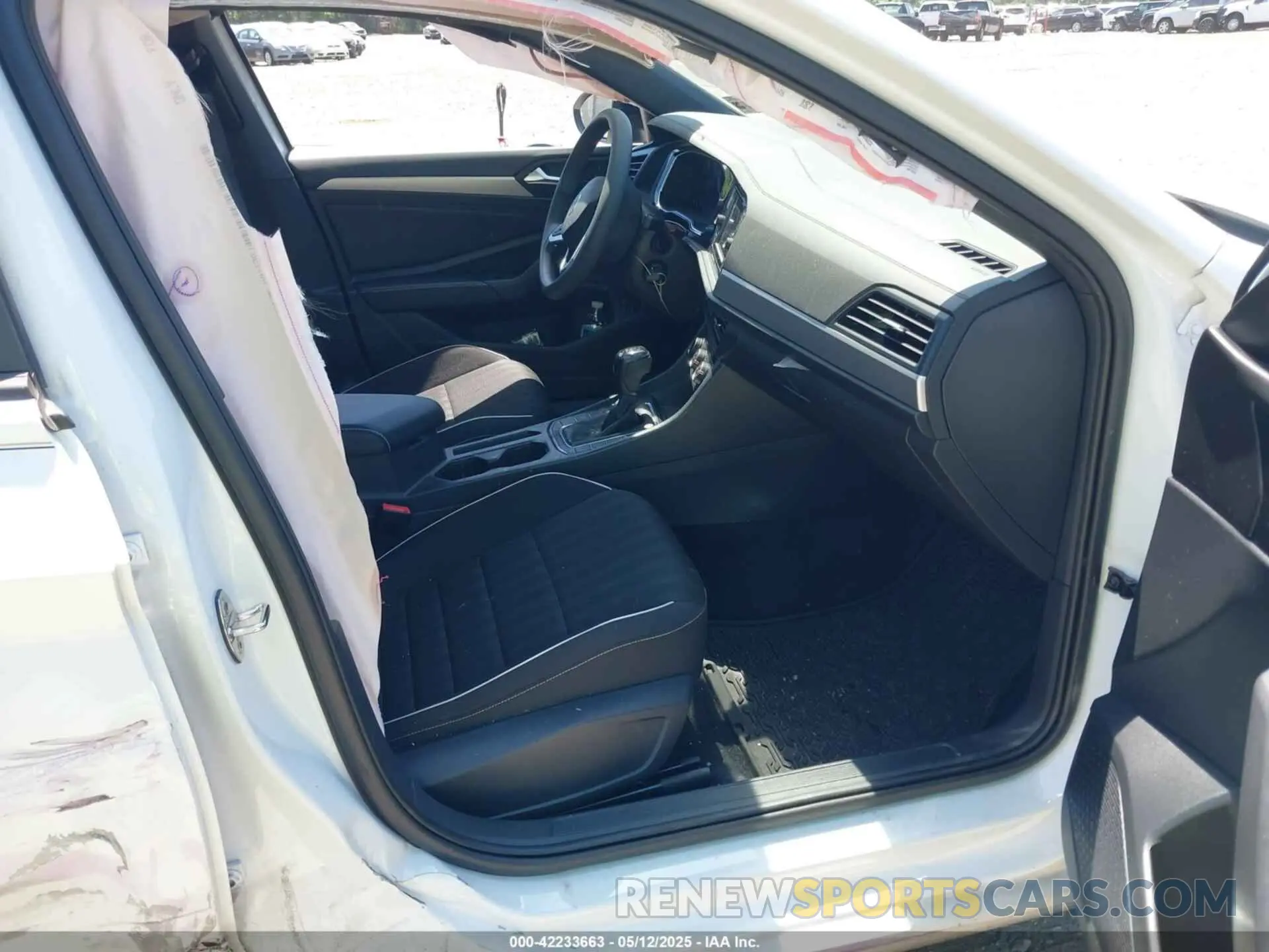 5 fotografías del automóvil dañado 3VWBM7BU7PM037623 VOLKSWAGEN JETTA 2023