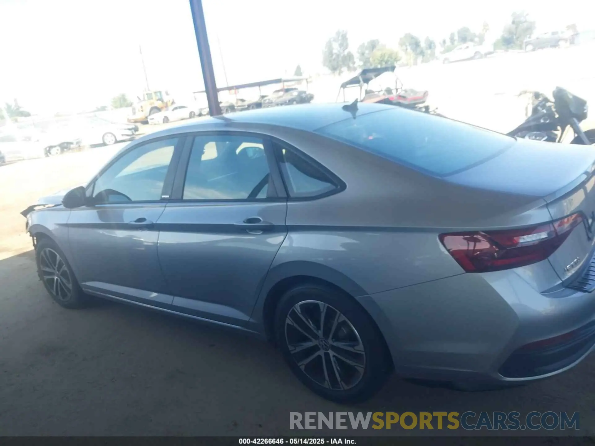 14 fotografías del automóvil dañado 3VWBM7BU9PM016451 VOLKSWAGEN JETTA 2023