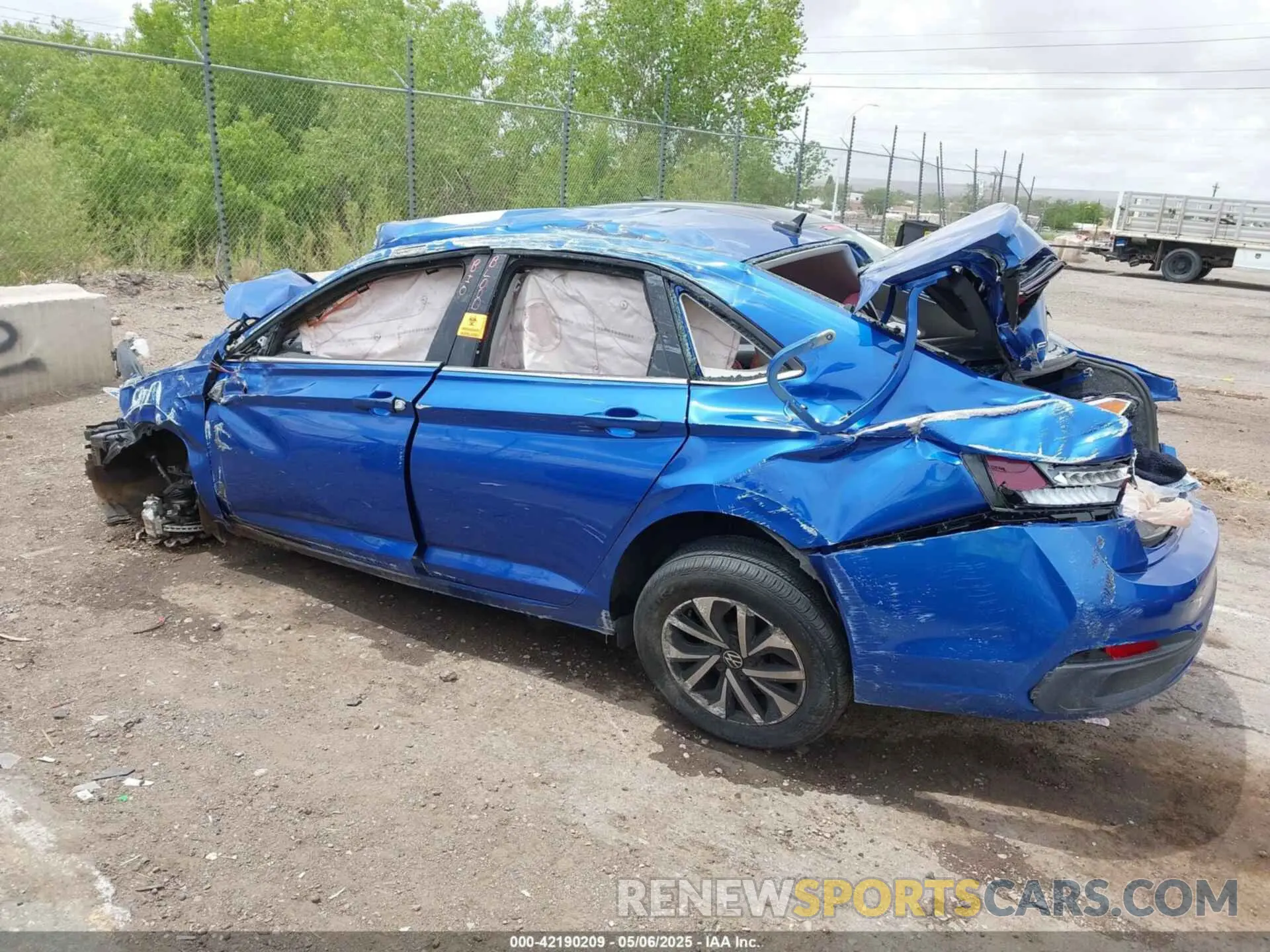 14 fotografías del automóvil dañado 3VW5M7BU1RM078197 VOLKSWAGEN JETTA 2024