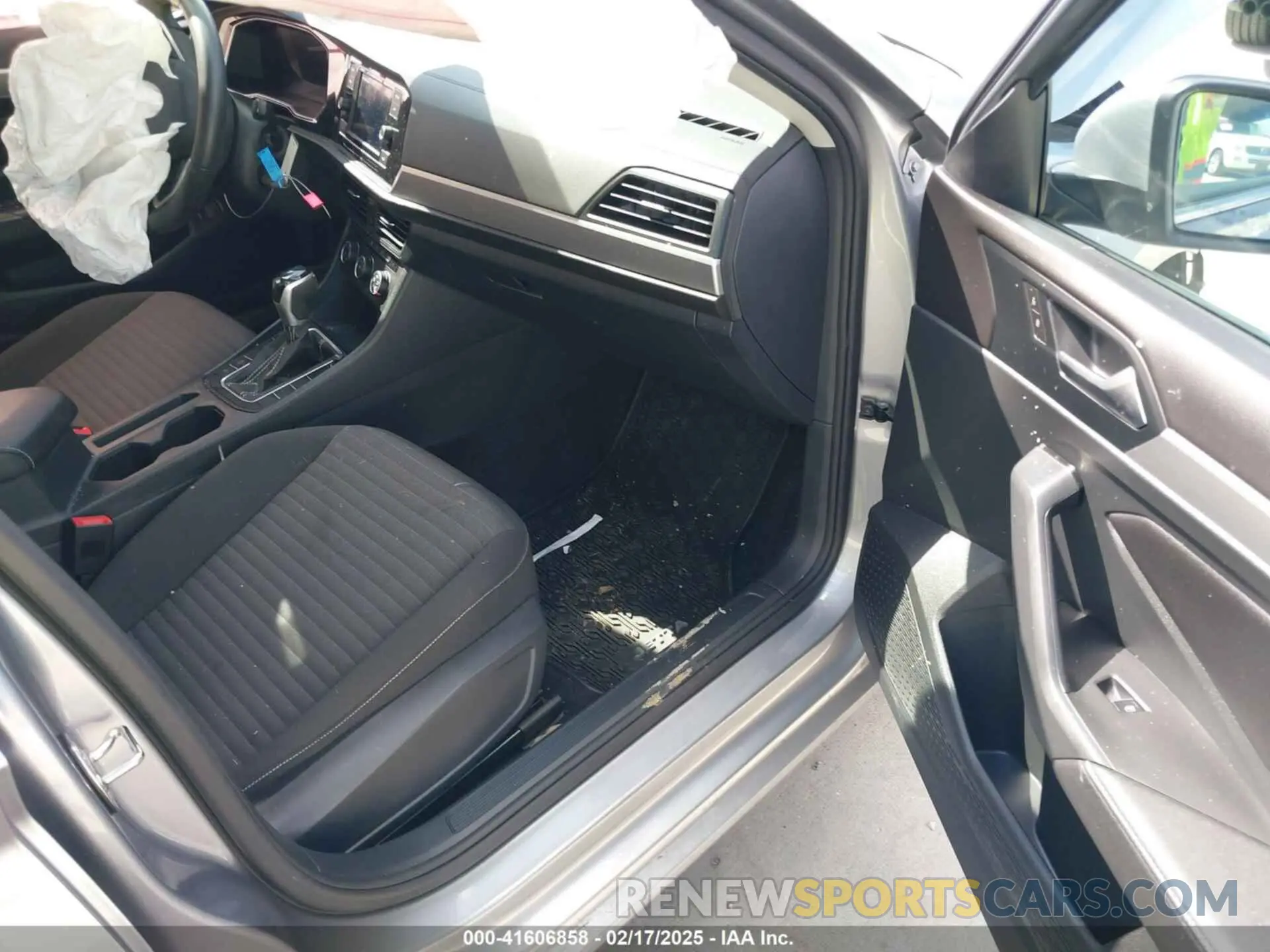 5 fotografías del automóvil dañado 3VW5M7BU2RM051123 VOLKSWAGEN JETTA 2024