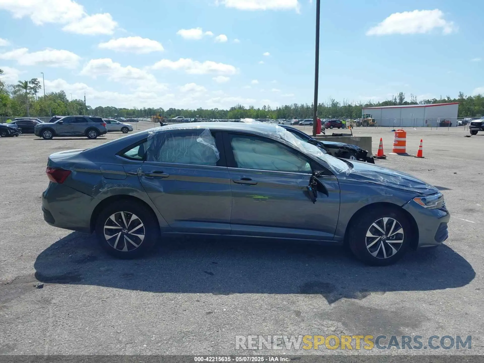 12 fotografías del automóvil dañado 3VW5M7BU2RM074403 VOLKSWAGEN JETTA 2024