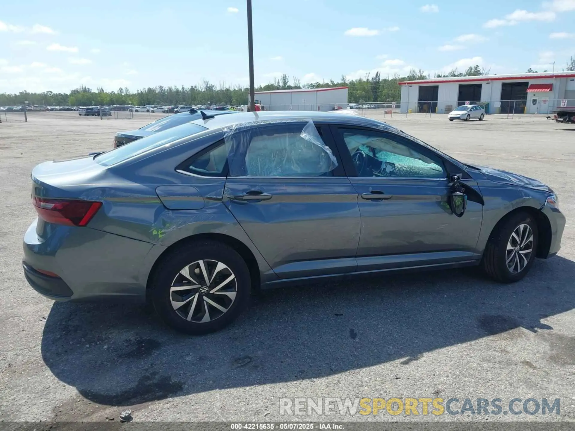 4 fotografías del automóvil dañado 3VW5M7BU2RM074403 VOLKSWAGEN JETTA 2024