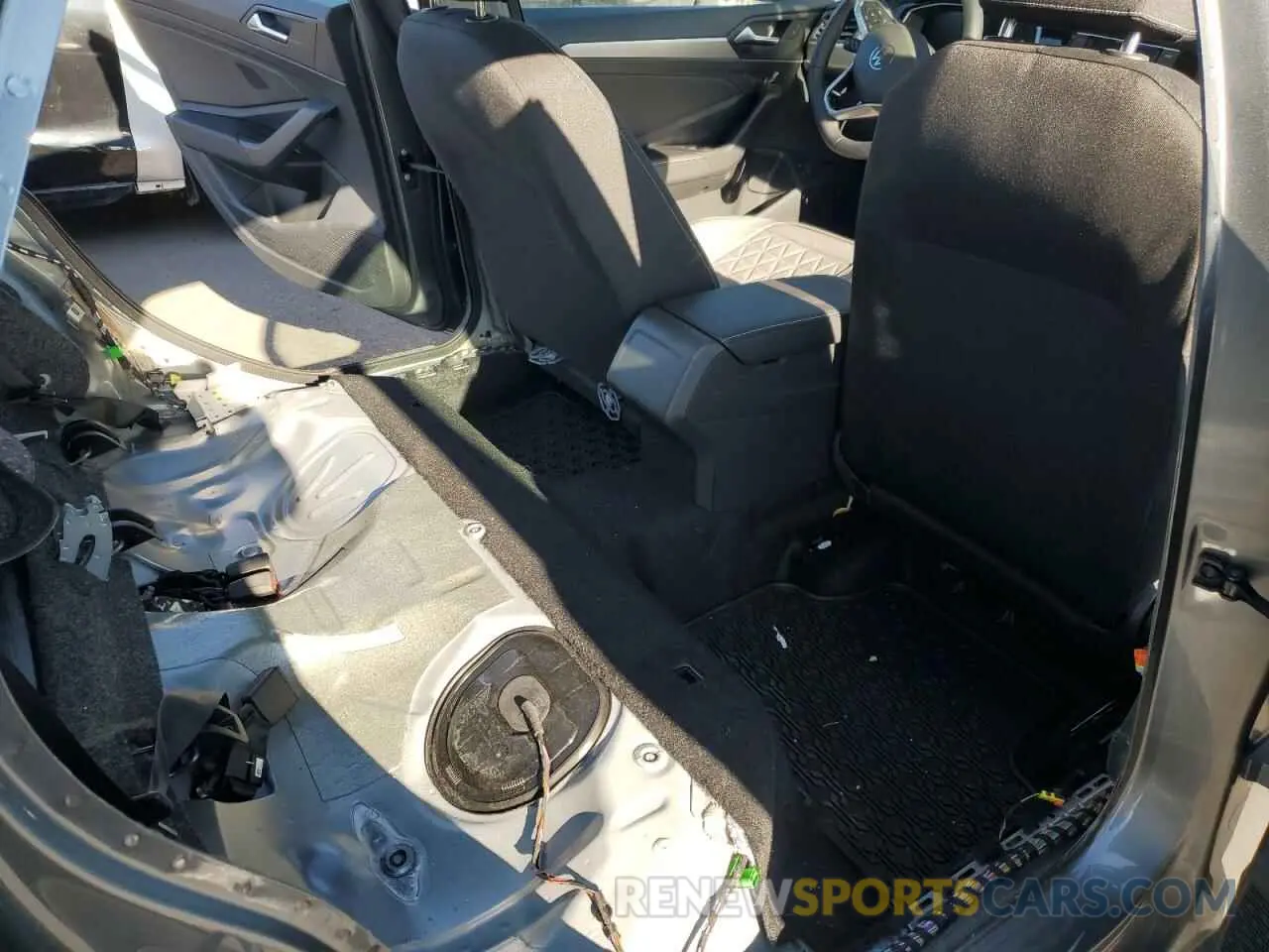 10 fotografías del automóvil dañado 3VW5M7BU3RM083269 VOLKSWAGEN JETTA 2024