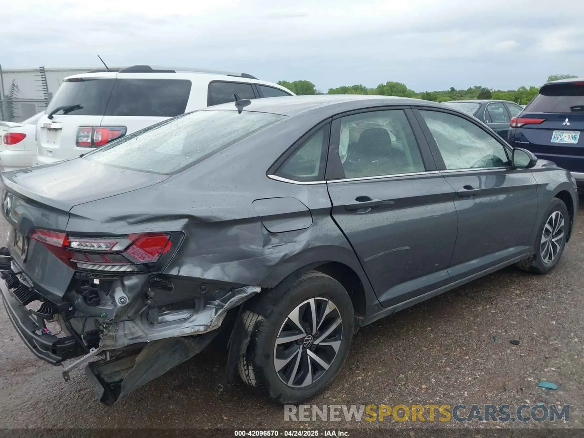 14 fotografías del automóvil dañado 3VW5M7BU5RM044604 VOLKSWAGEN JETTA 2024