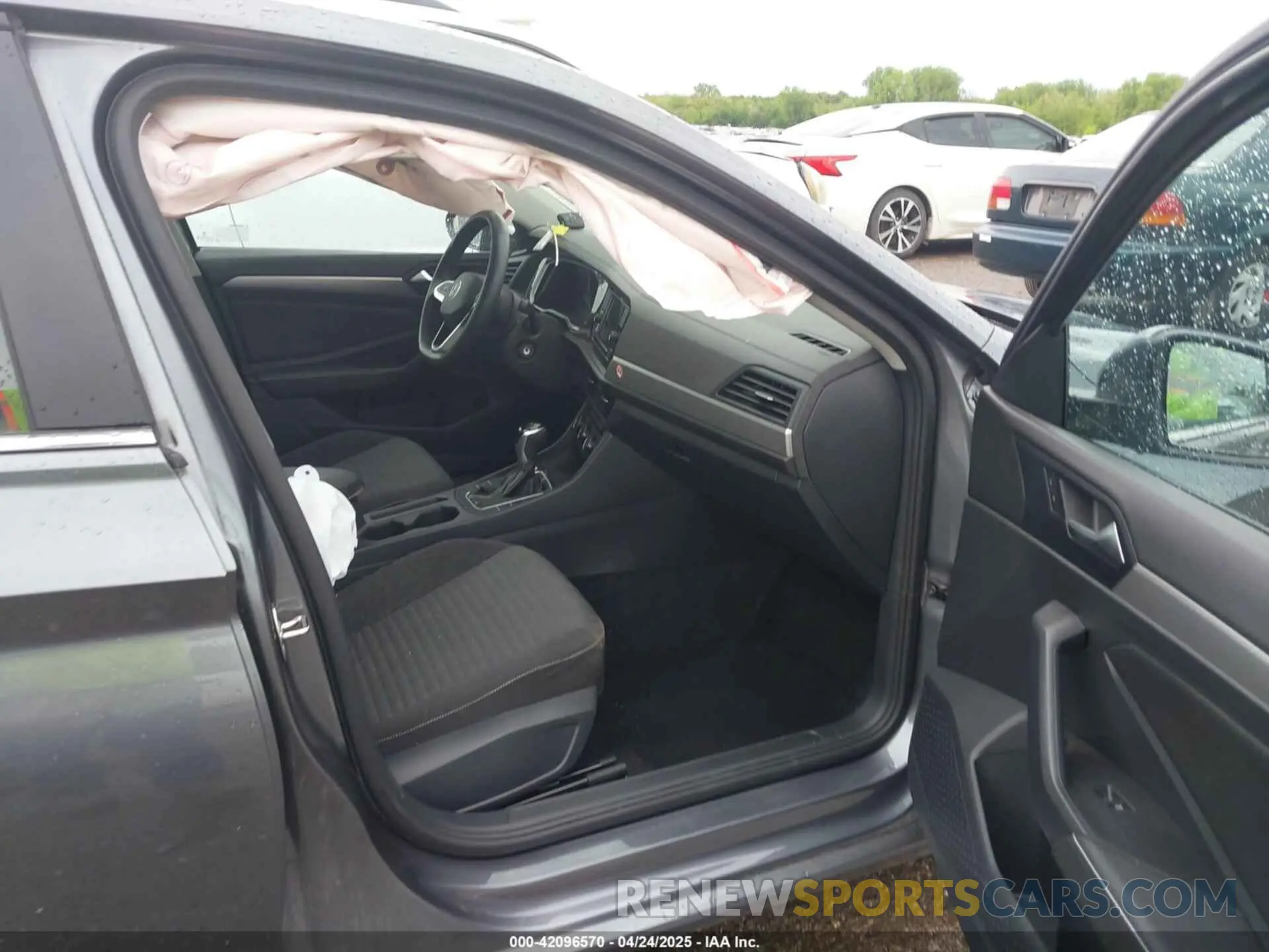 5 fotografías del automóvil dañado 3VW5M7BU5RM044604 VOLKSWAGEN JETTA 2024