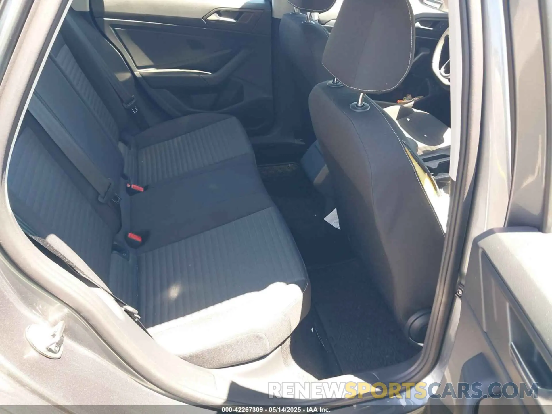 8 fotografías del automóvil dañado 3VW5M7BU9RM097967 VOLKSWAGEN JETTA 2024