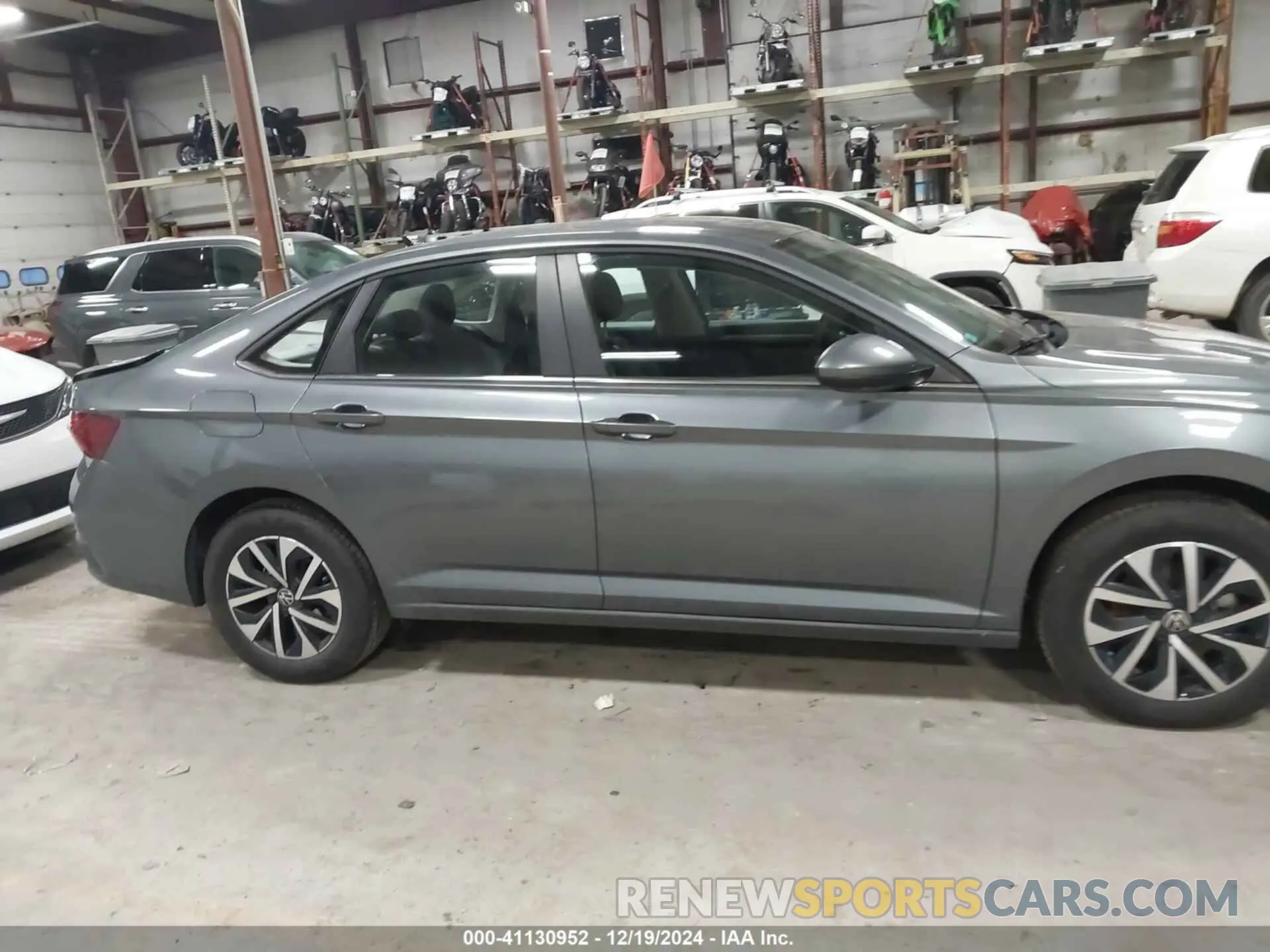 13 fotografías del automóvil dañado 3VW5M7BU9RM101659 VOLKSWAGEN JETTA 2024