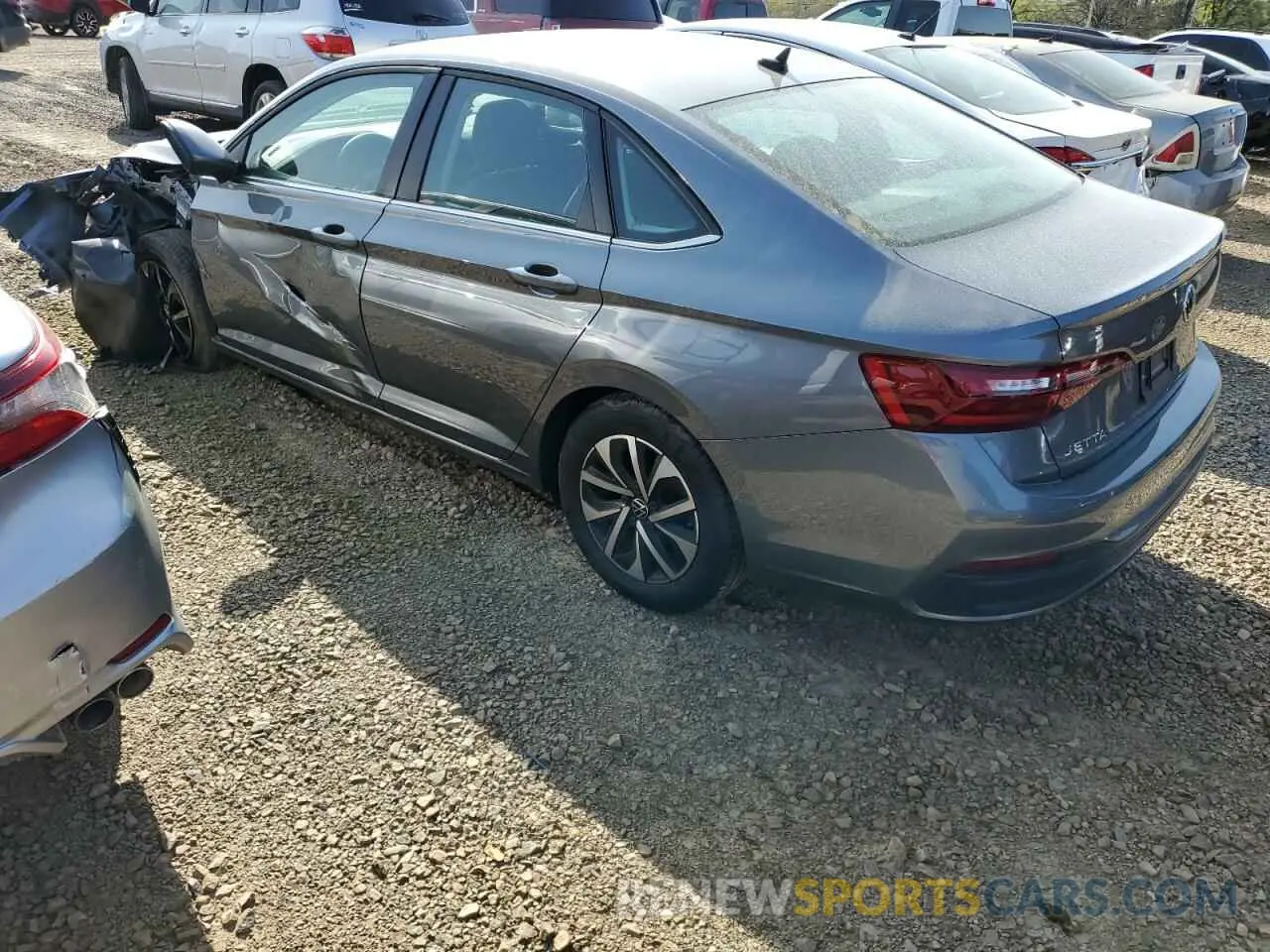 2 fotografías del automóvil dañado 3VW5M7BUXRM044940 VOLKSWAGEN JETTA 2024