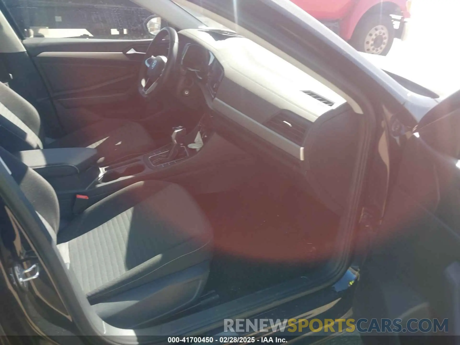 5 fotografías del automóvil dañado 3VW5M7BUXRM050284 VOLKSWAGEN JETTA 2024