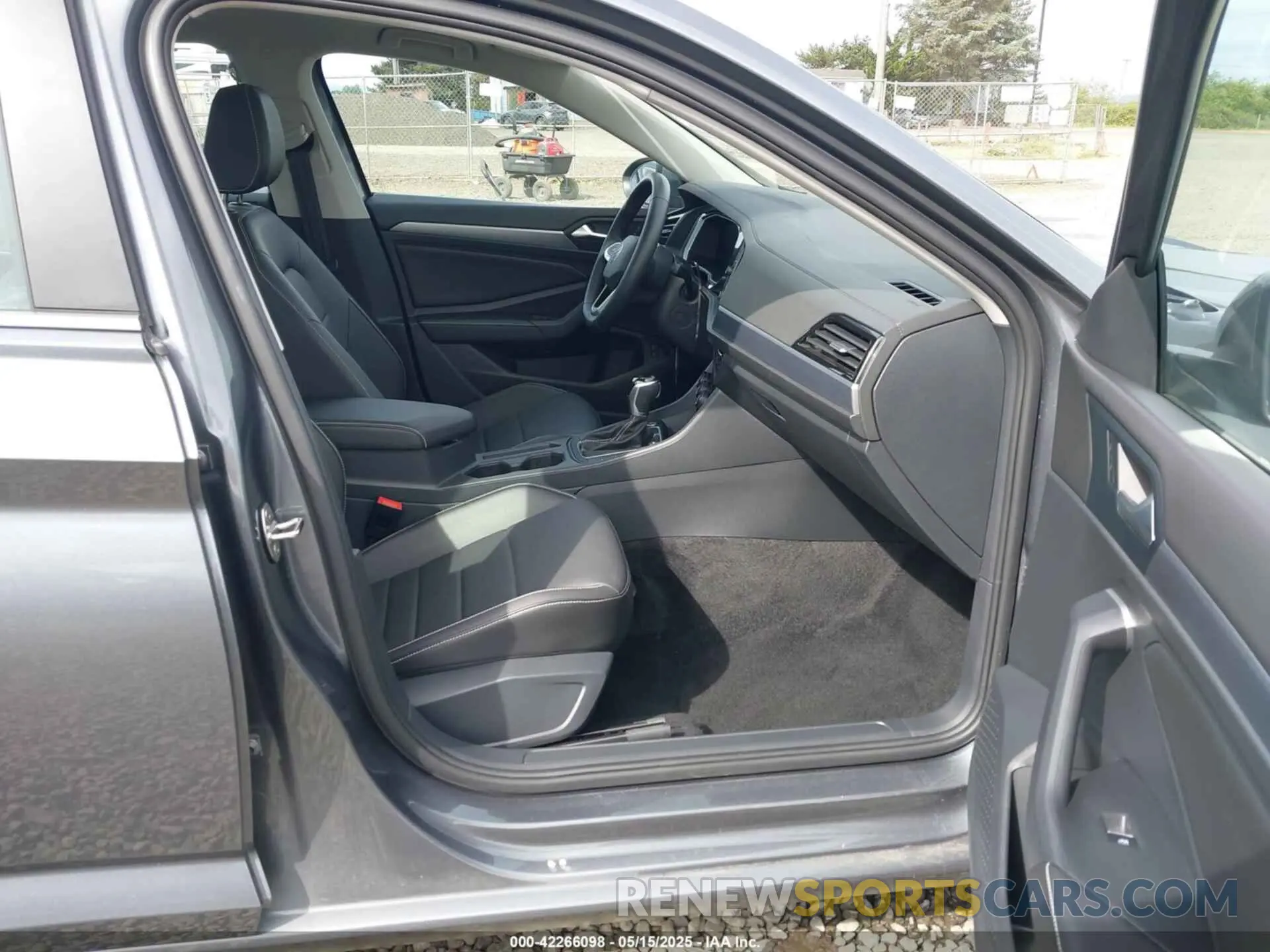 5 fotografías del automóvil dañado 3VW7M7BU4RM057045 VOLKSWAGEN JETTA 2024