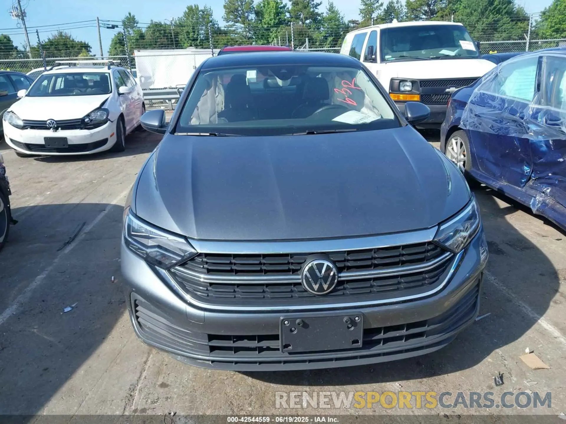 12 fotografías del automóvil dañado 3VW7M7BU5RM023339 VOLKSWAGEN JETTA 2024