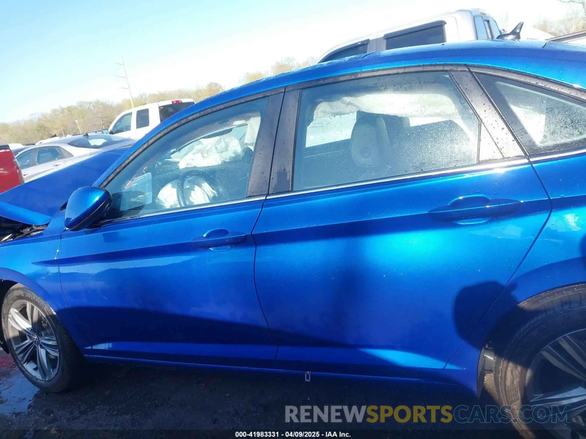 13 fotografías del automóvil dañado 3VW7M7BU5RM057412 VOLKSWAGEN JETTA 2024