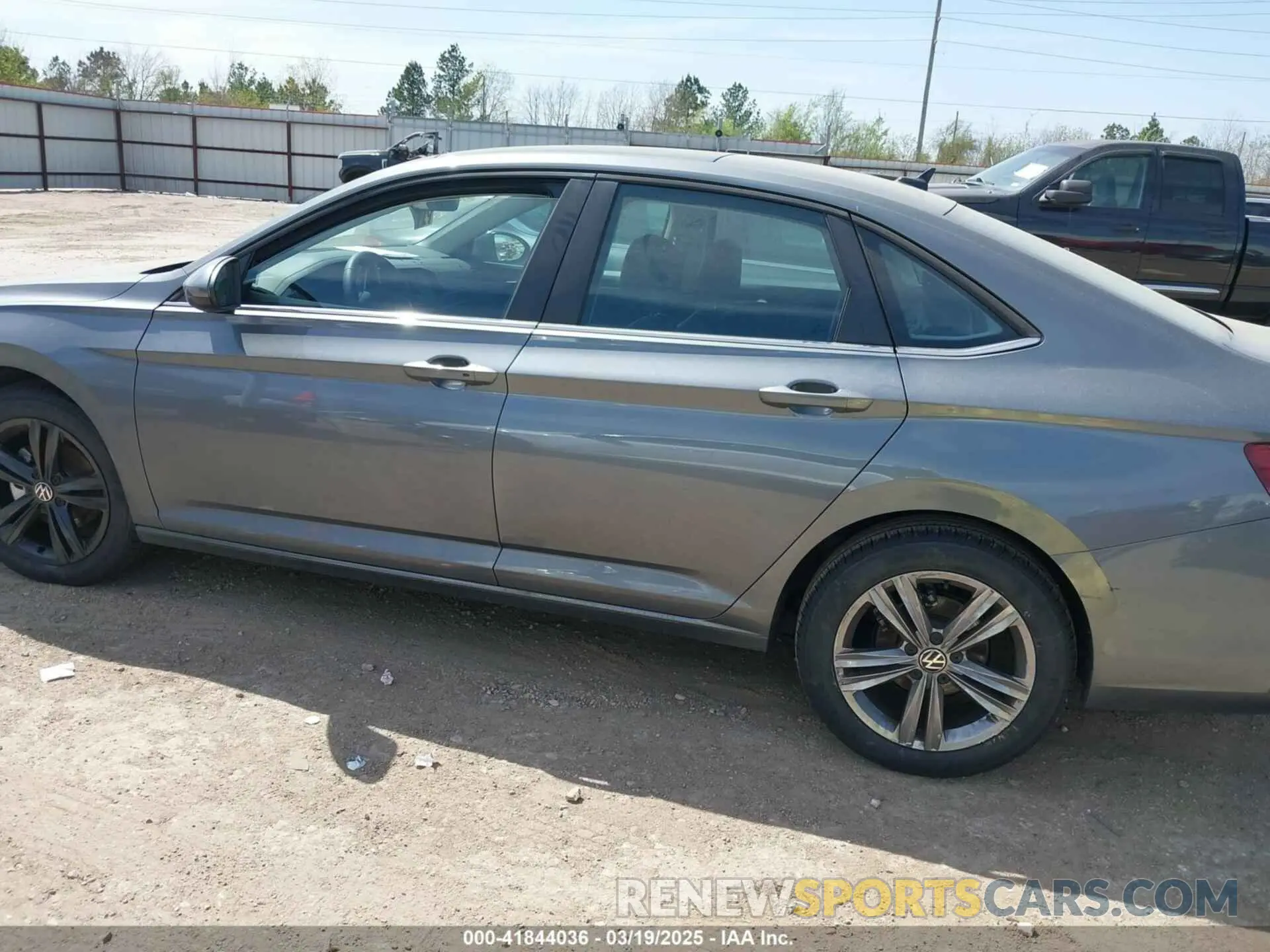 14 fotografías del automóvil dañado 3VW7M7BU6RM076860 VOLKSWAGEN JETTA 2024