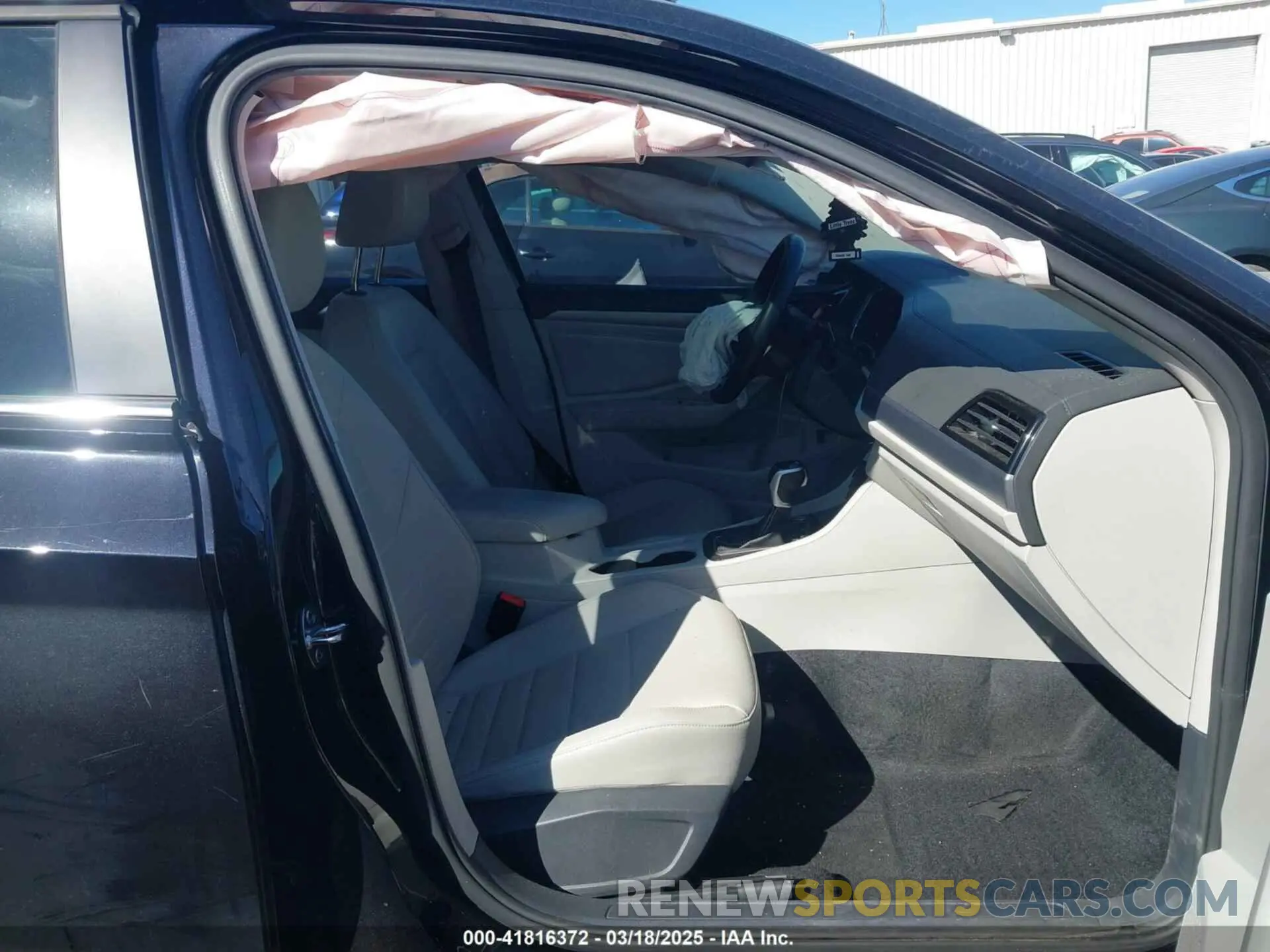 5 fotografías del automóvil dañado 3VW7M7BU7RM001519 VOLKSWAGEN JETTA 2024
